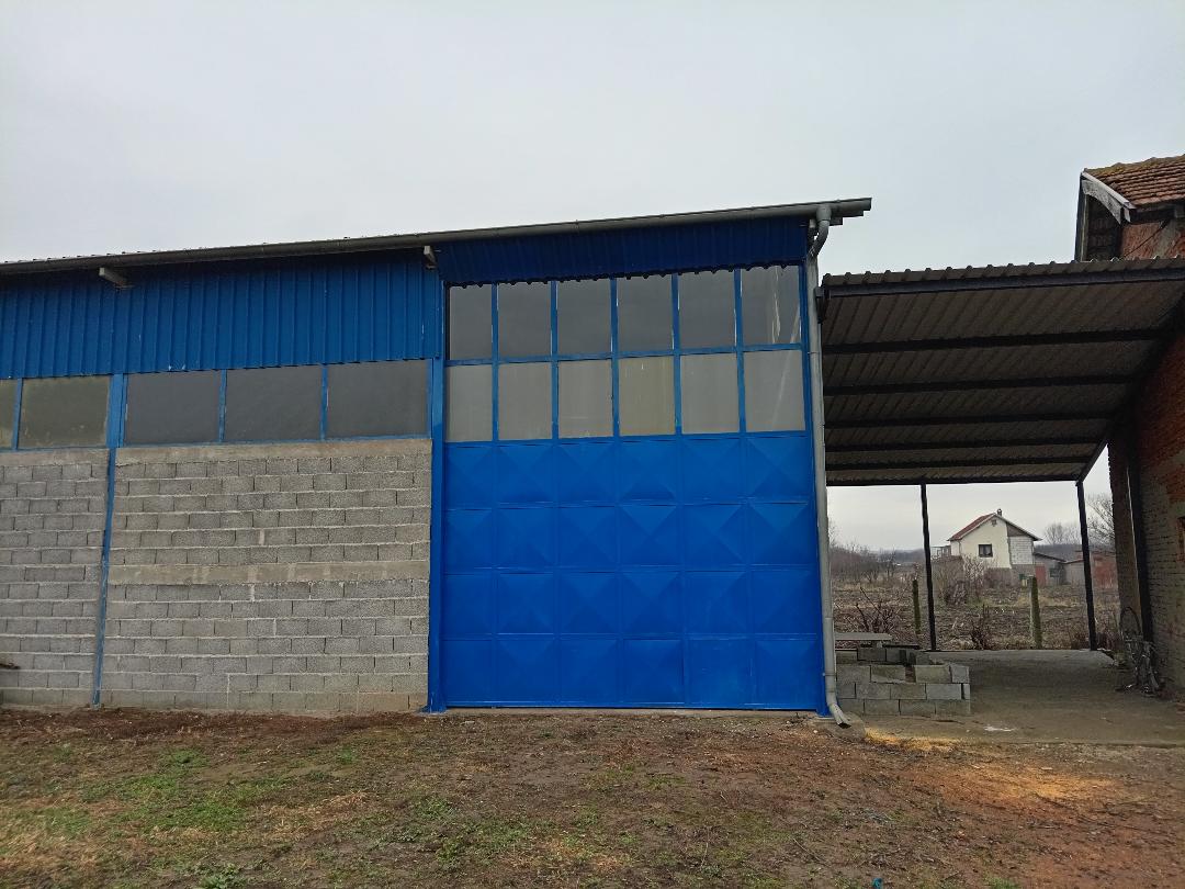 Izdajem halu 16X10 sa dodatnim prostorom za utovar i istovar