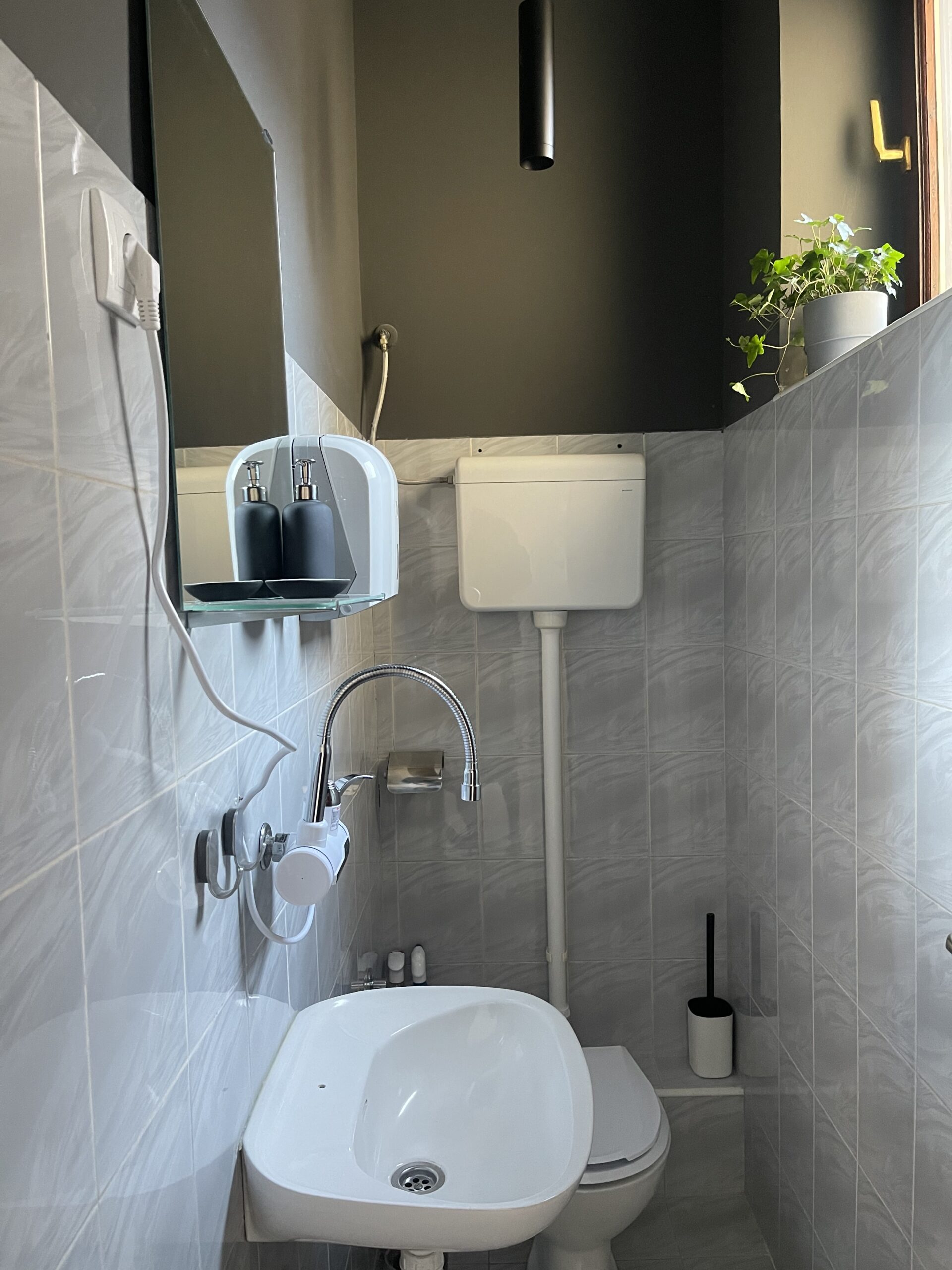 IZDAJEM RENOVIRAN POSLOVNI PROSTOR od 60m2, na I spratu, u ulici Kralja Petra I, u strogom centru Smedereva