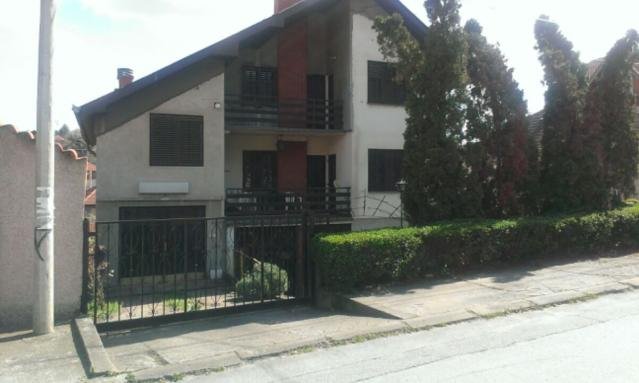 Na prodaju plac sa dve kuće u Fočanskoj ulici u Smederevu