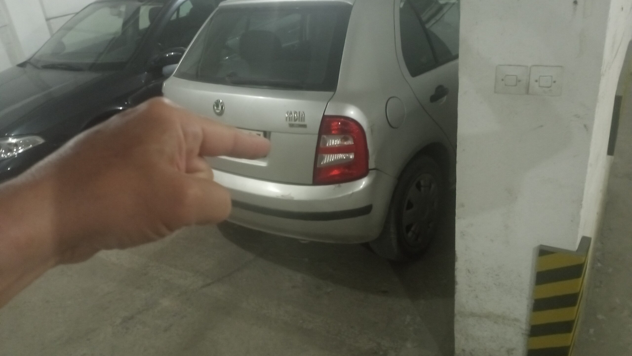 IZDAJEM PARKING MESTO