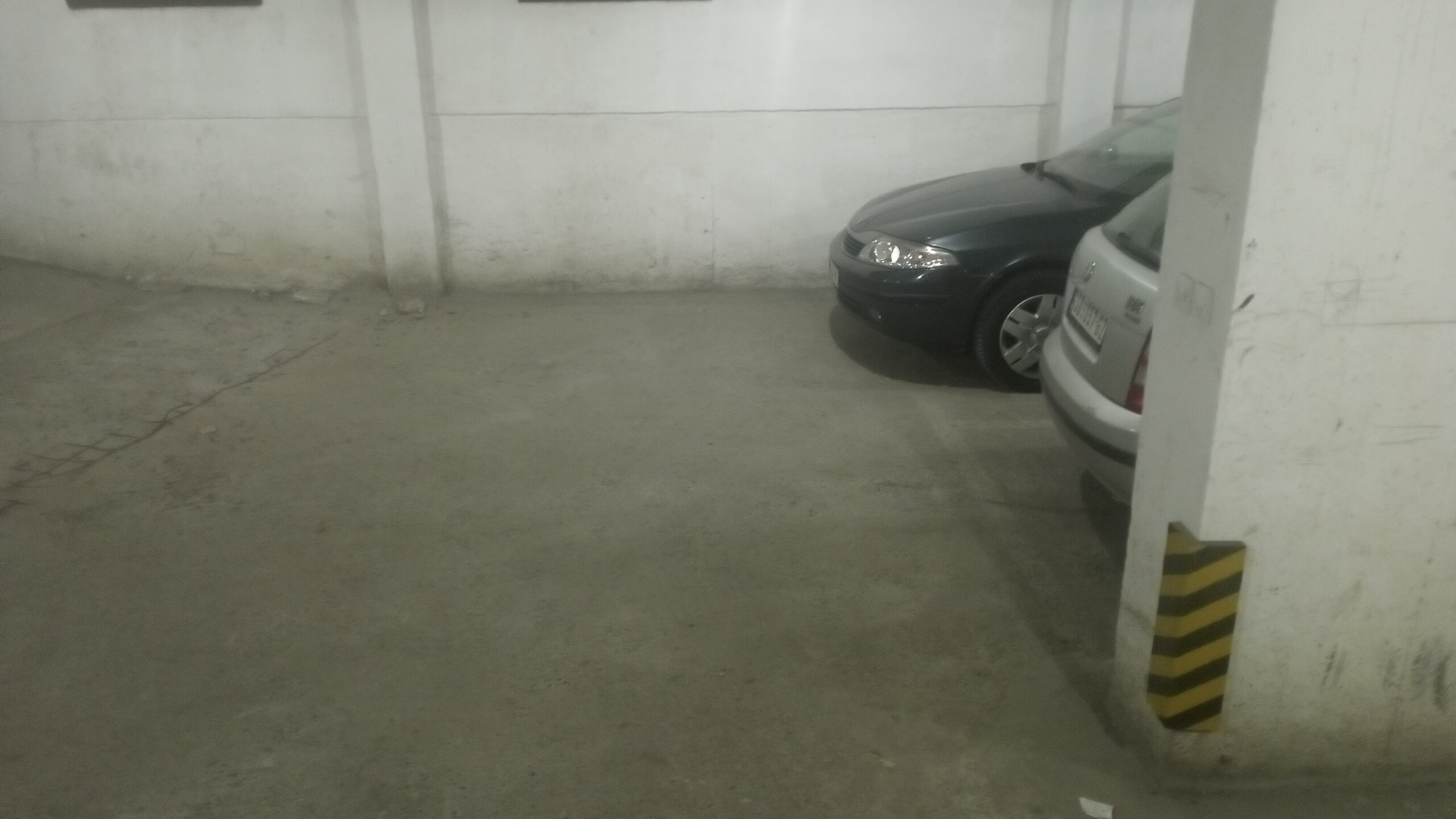 IZDAJEM PARKING MESTO