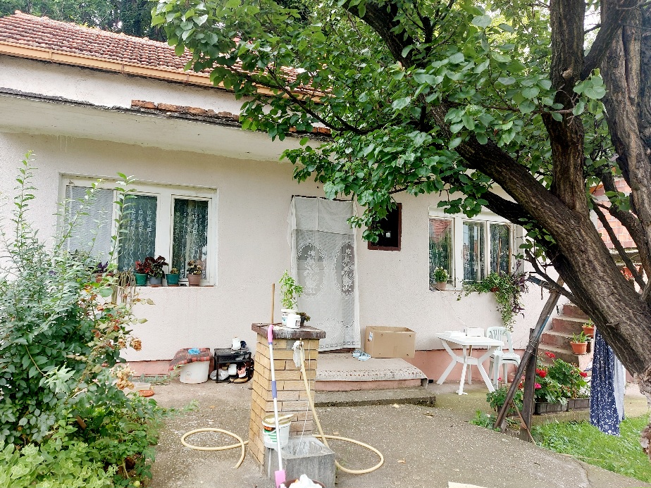 Dve kuće u dvorištu – Senjak, vlasnik