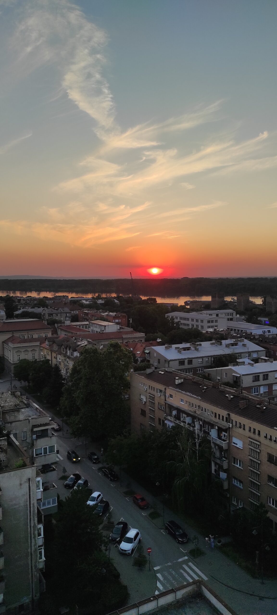 Izdajem stan za porodicu, renoviran, namesten,