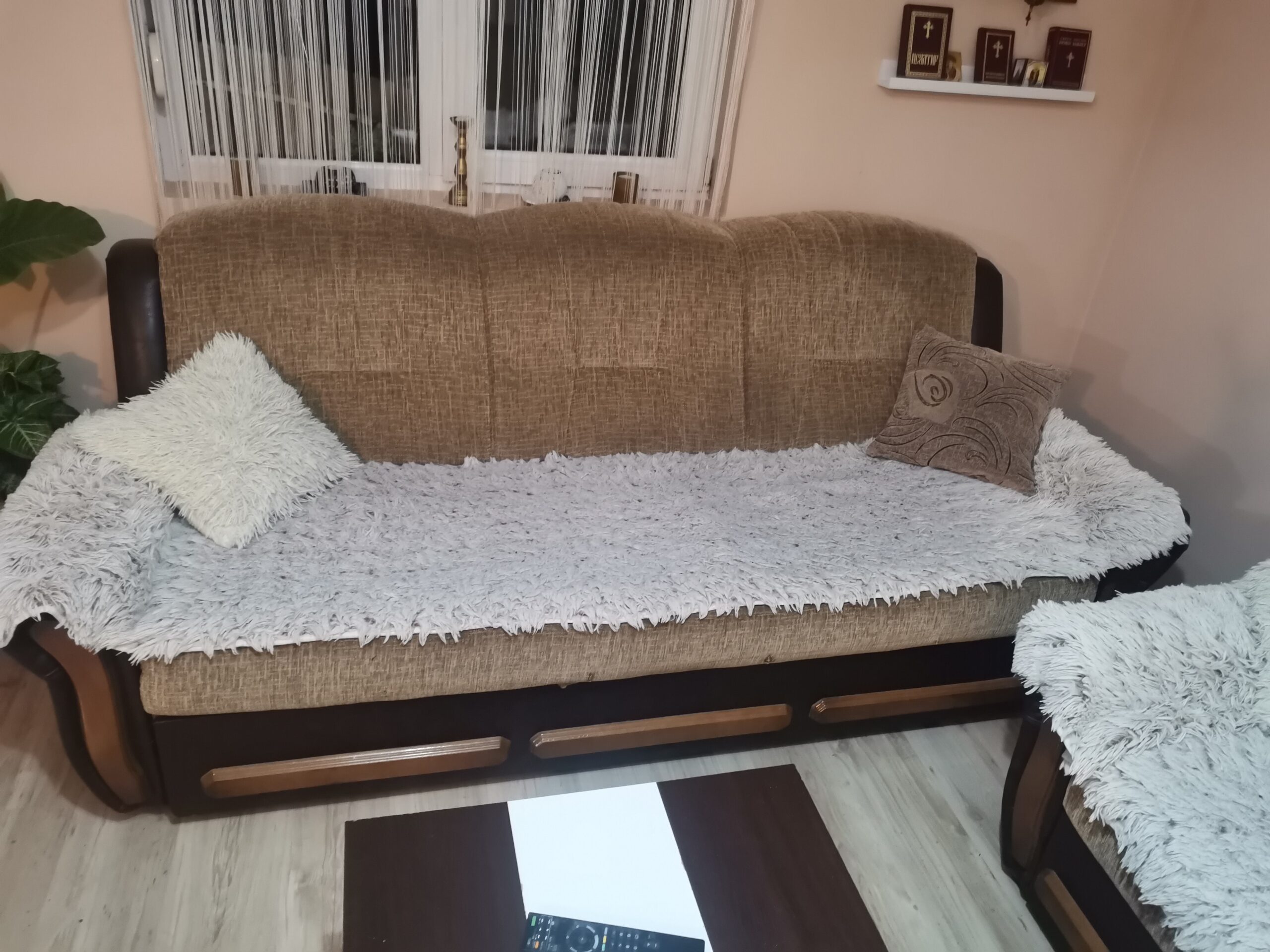 Prodajem trosed, dvosed i fotelju