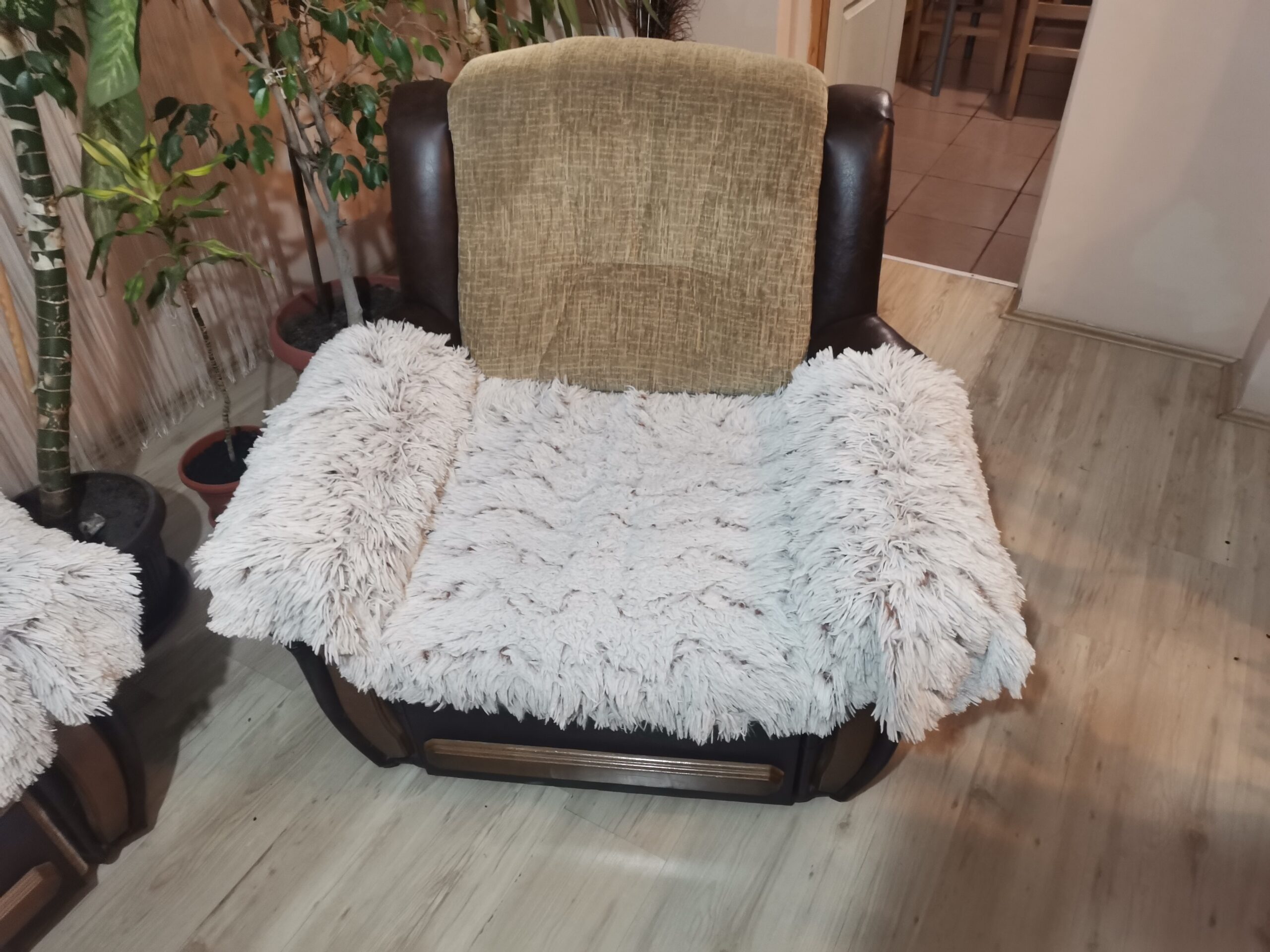 Prodajem trosed, dvosed i fotelju