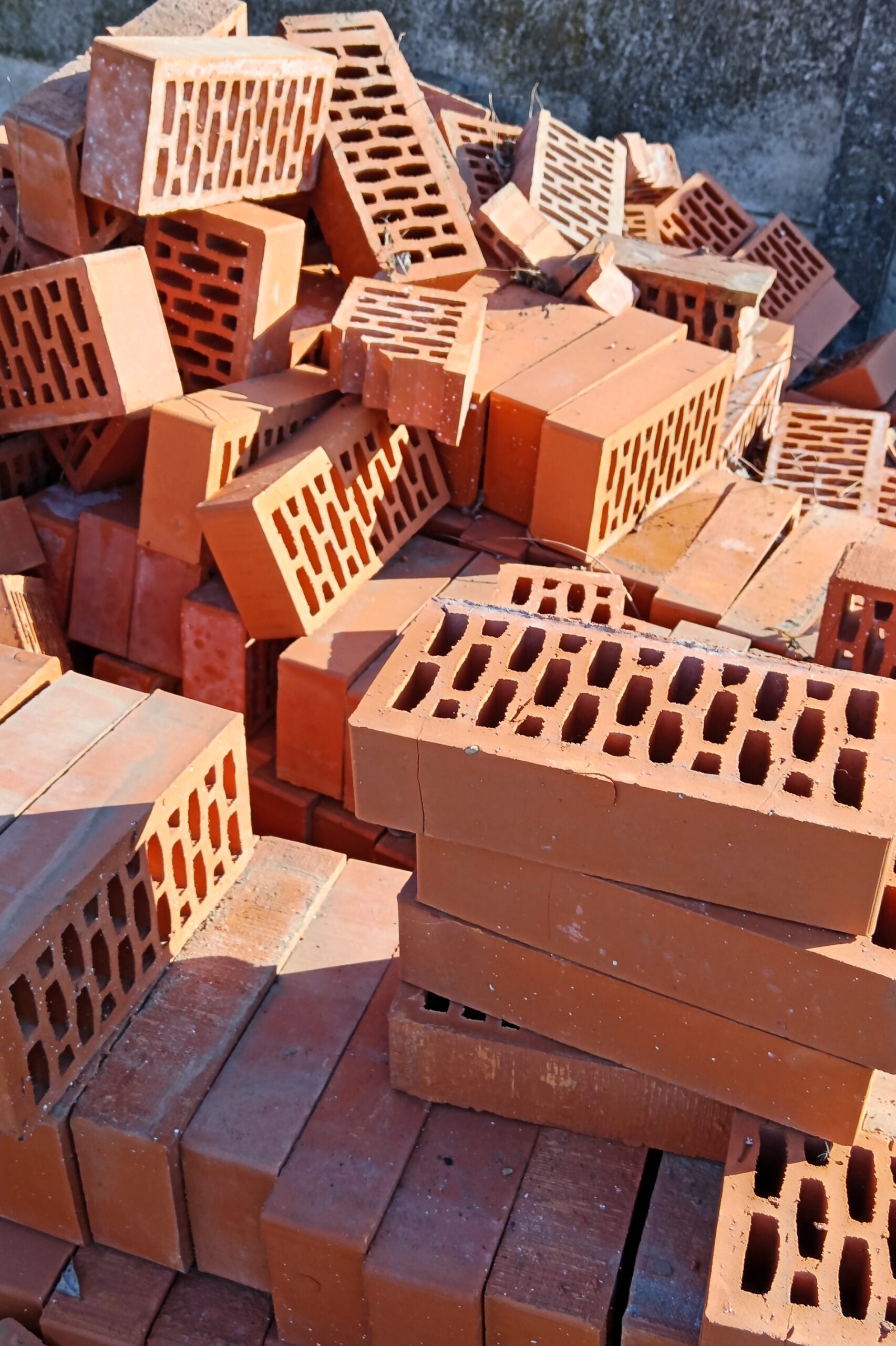 Cigla(fasadna) moze zamena za obicnu polovnu ciglu