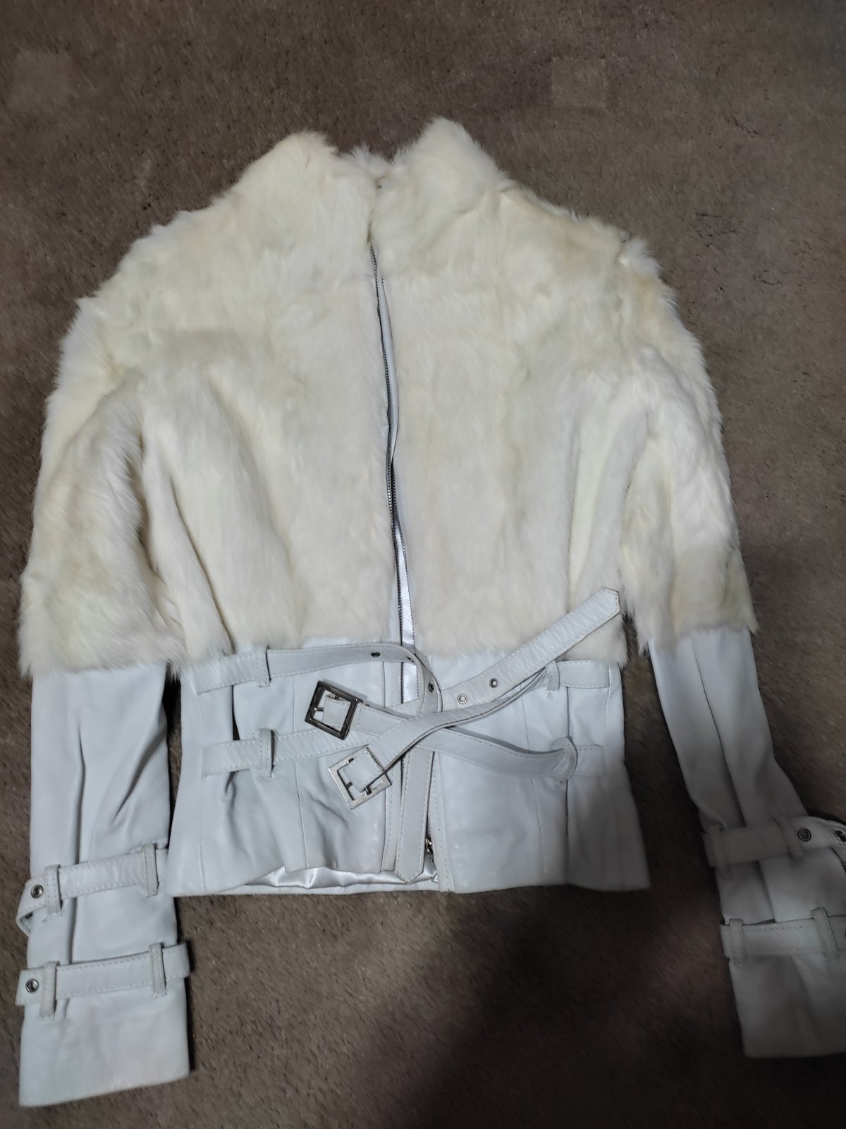 Bela kozna jakna sa prirodnim krznom