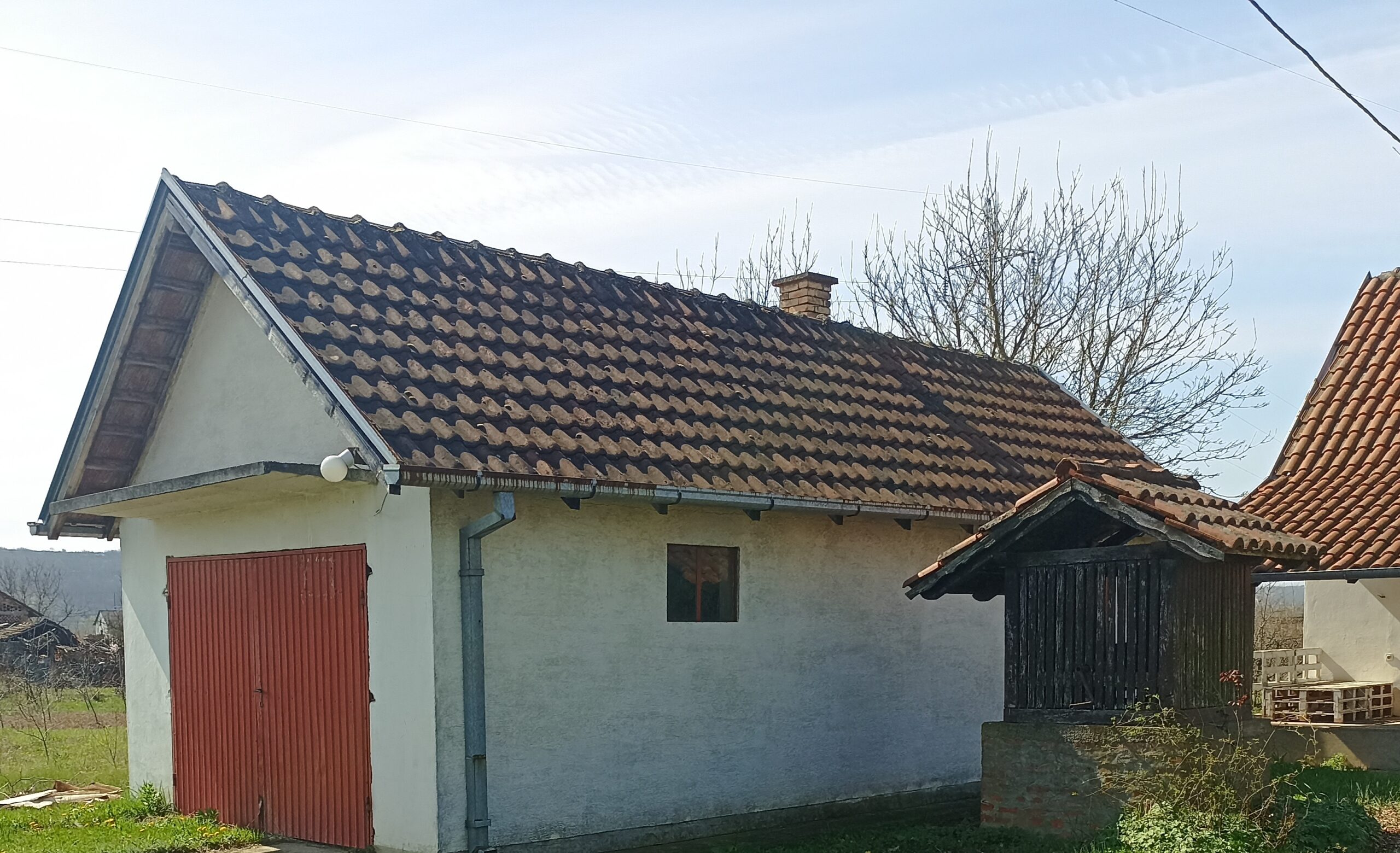 Kuca sa pomocnim objektima na prodaju