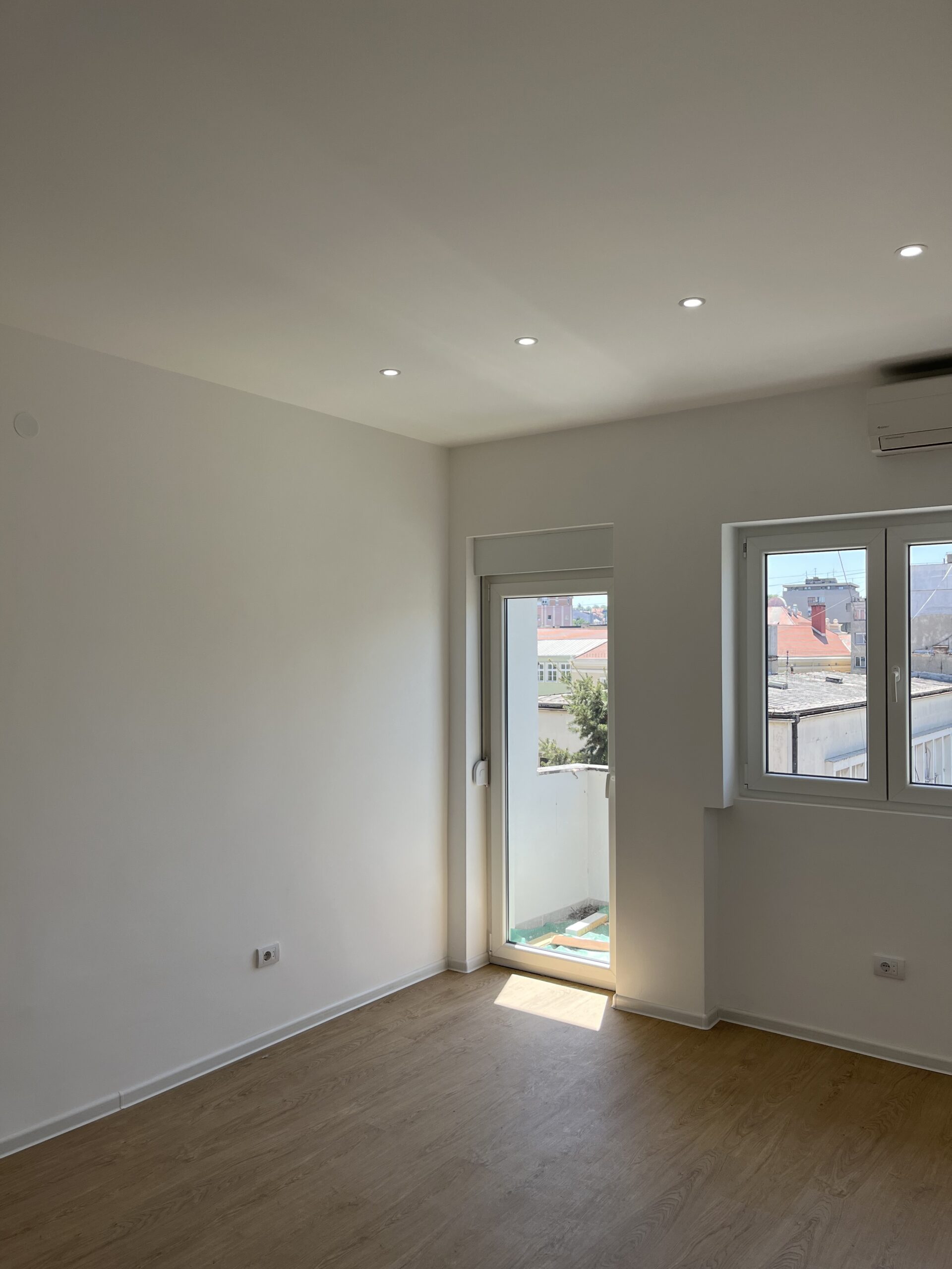 Na prodaju stan 58m2 , LUX lokacija strogi centar Smedereva