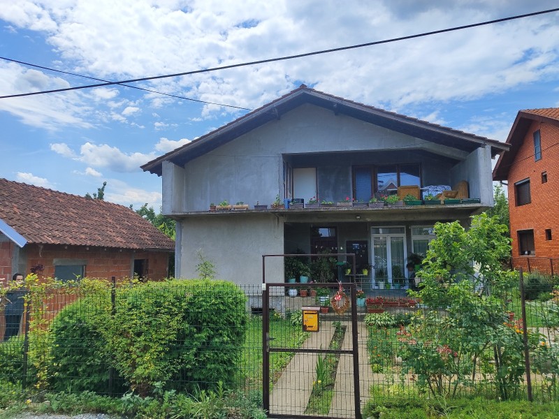 Porodična kuća. Kolarski put kod Malca.