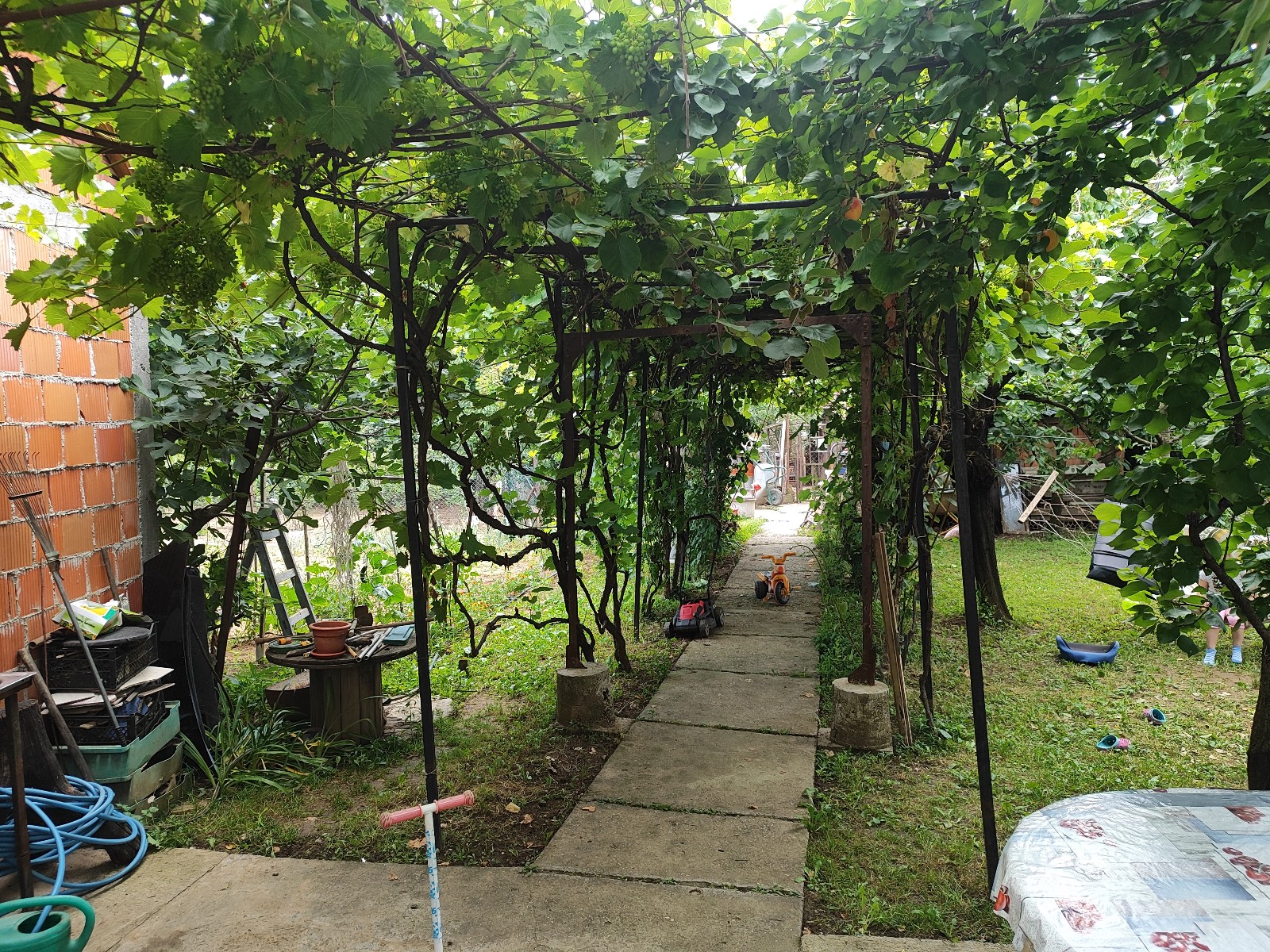 Porodična kuća. Kolarski put kod Malca.