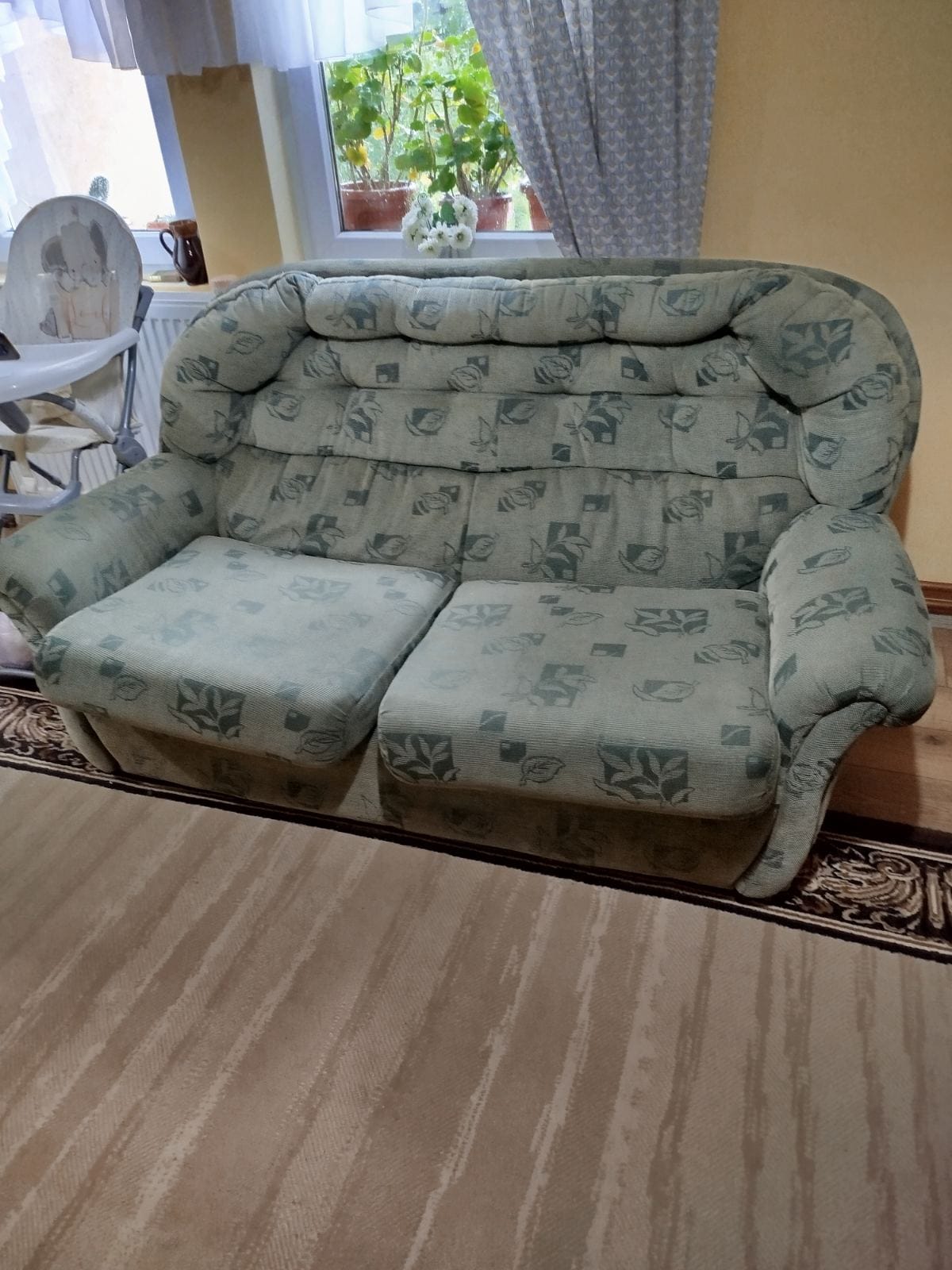 Prodajem šporet, dvosed, trosed i smederevac