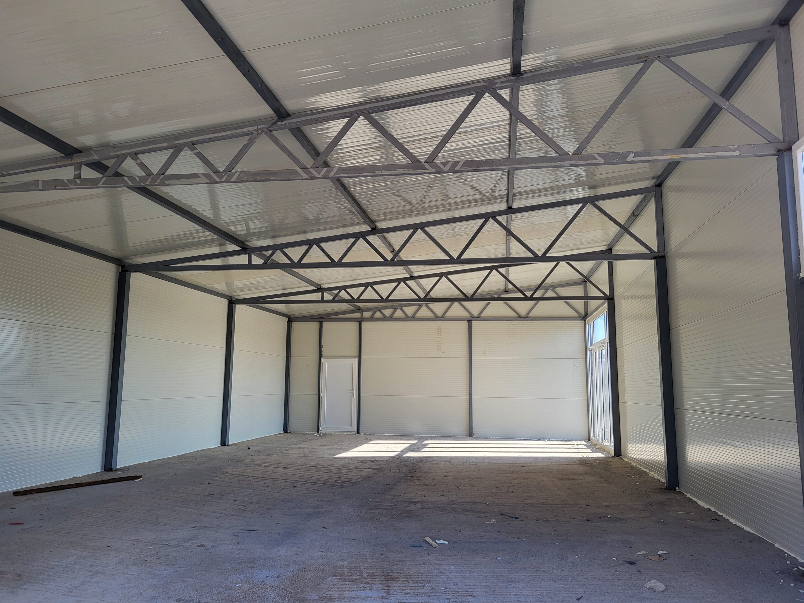 Plac sa poslovnim objektom