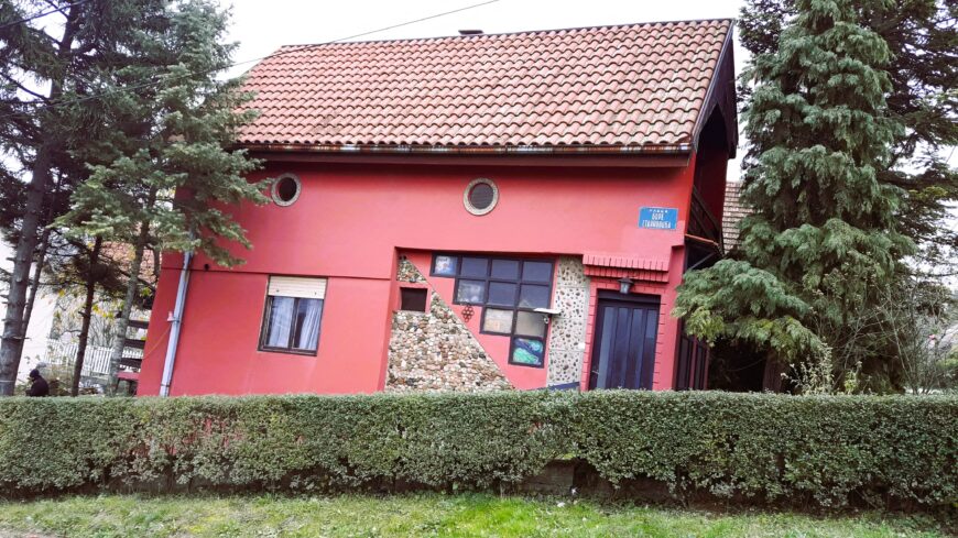 PRODAJEM KUĆU NA SENJAKU 140m, na 3.5 ARA placa, ODMAH USELJIVA