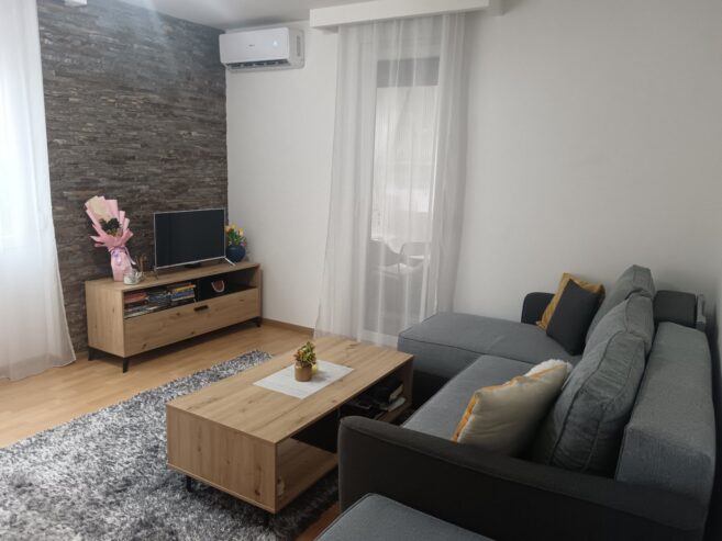 Novo – namešten 2.0 stan u centru