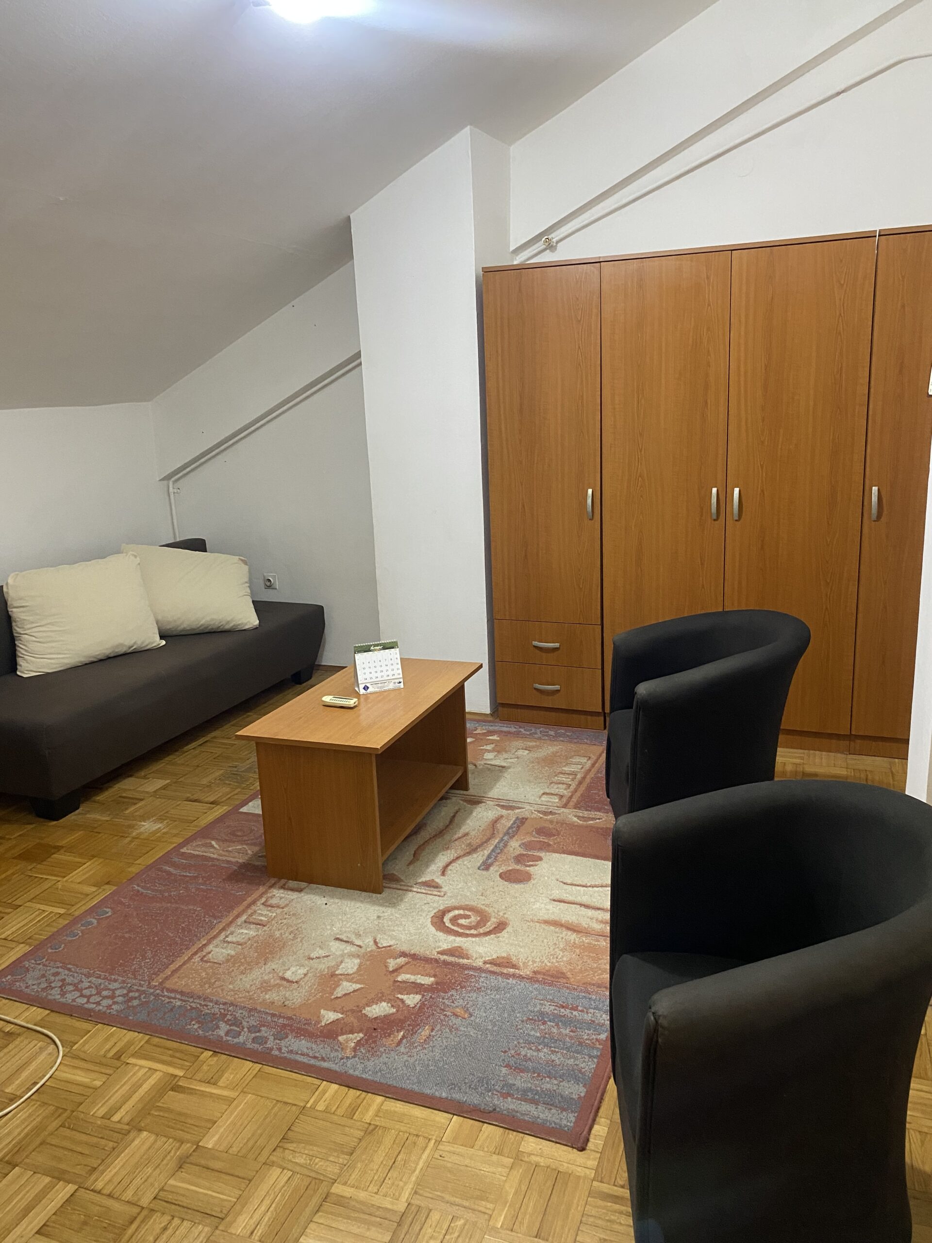 Izdajem namesten stan u centru grada