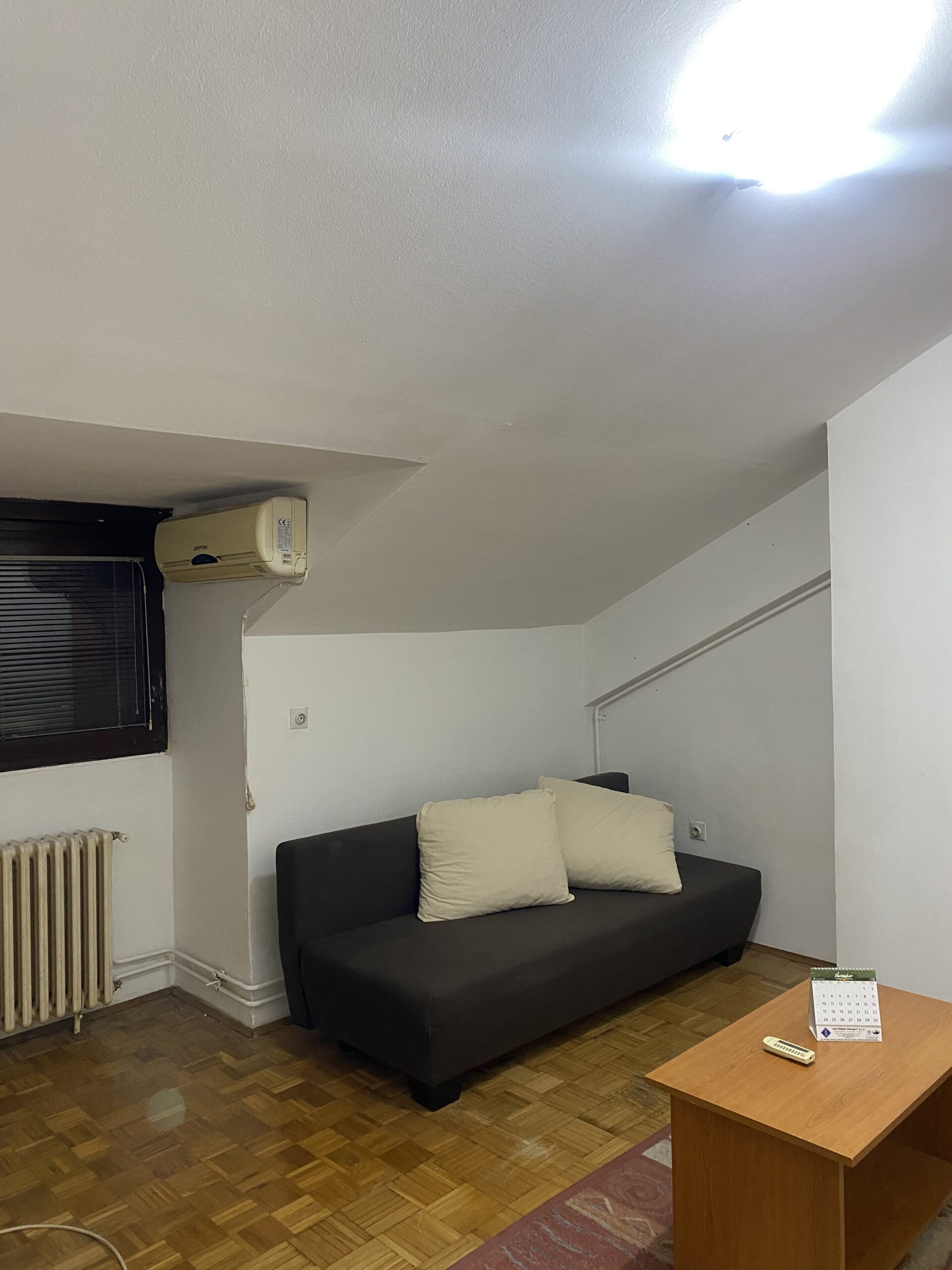 Izdajem namesten stan u centru grada