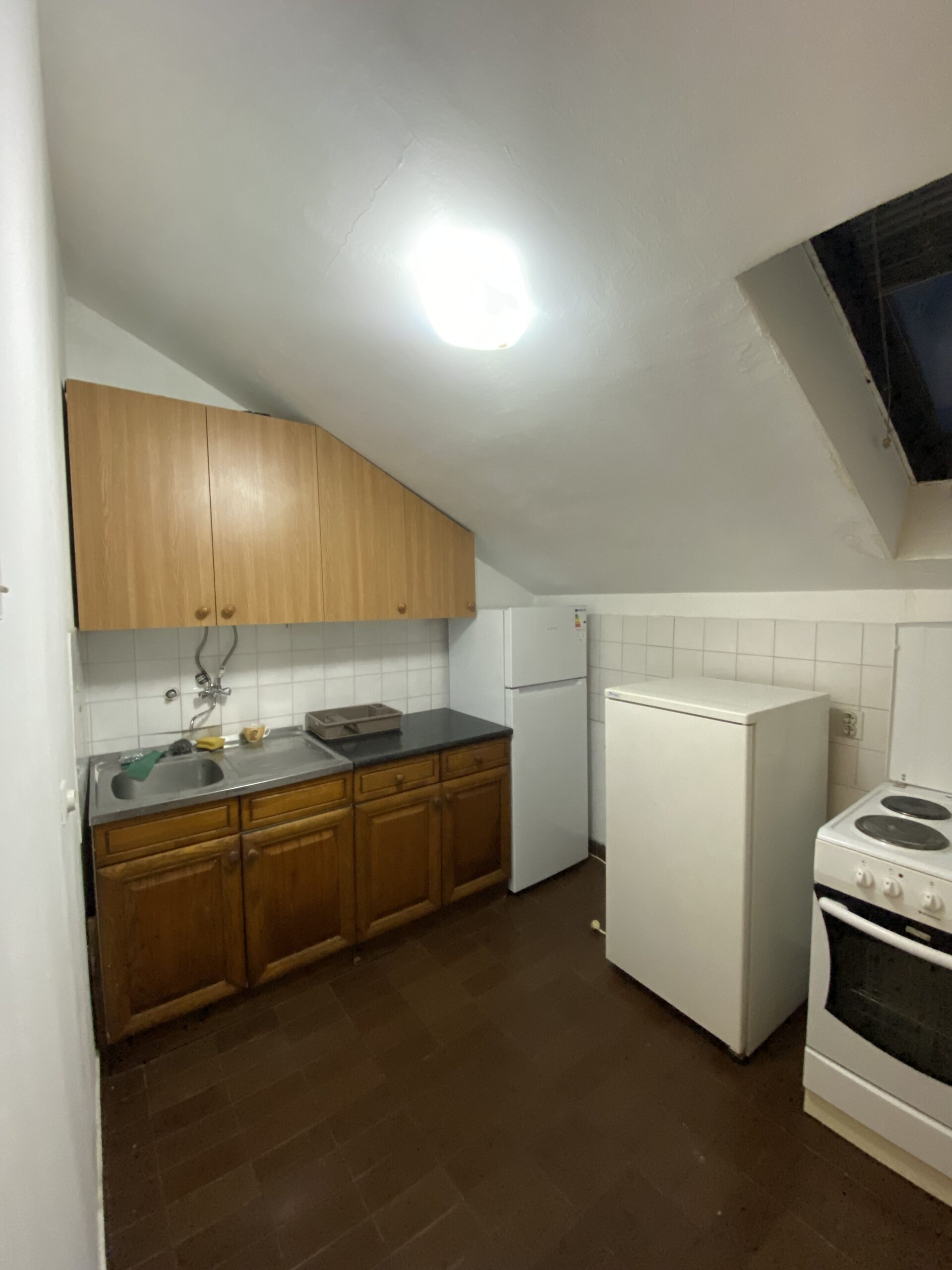 Izdajem namesten stan u centru grada