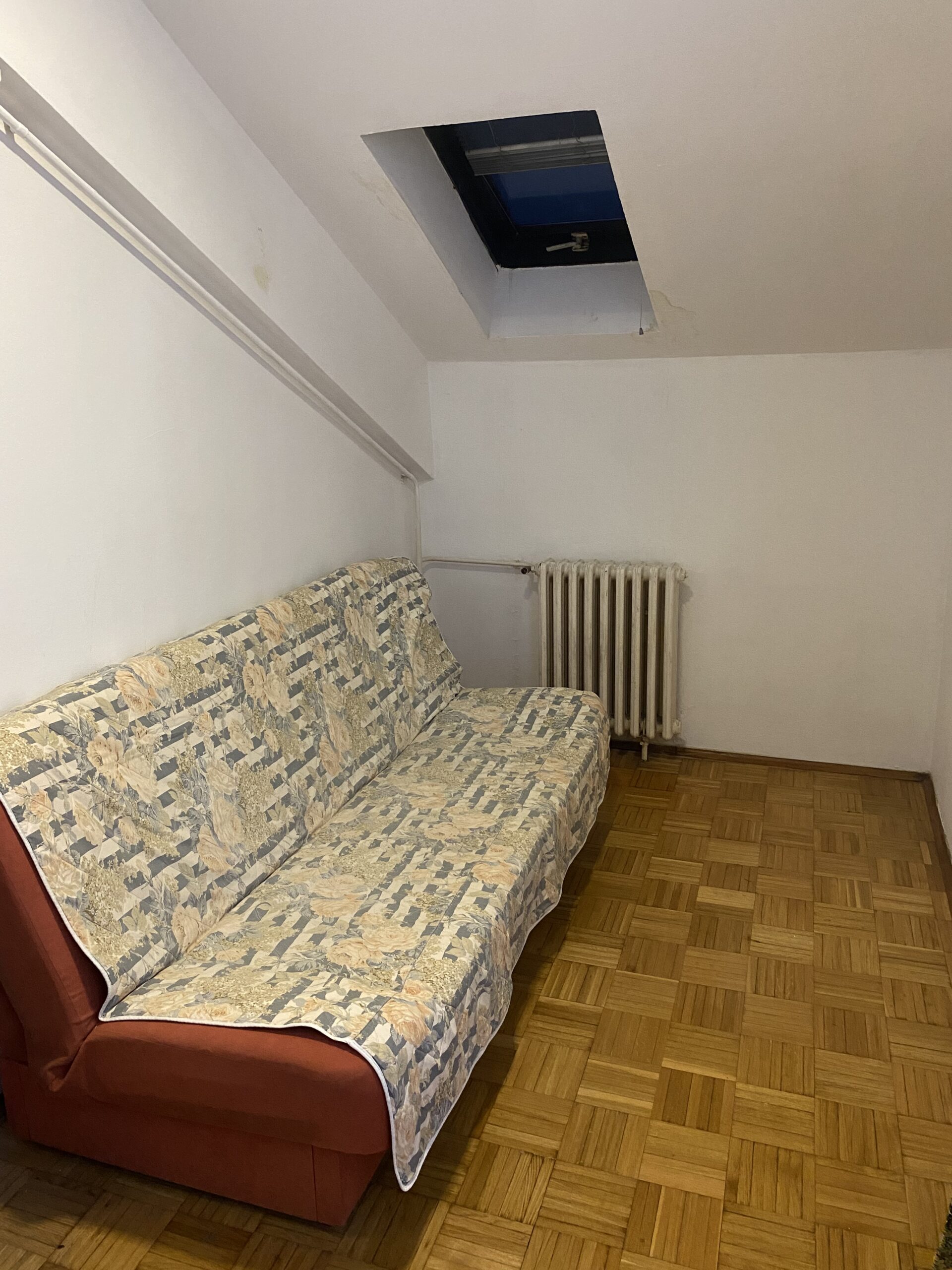 Izdajem namesten stan u centru grada