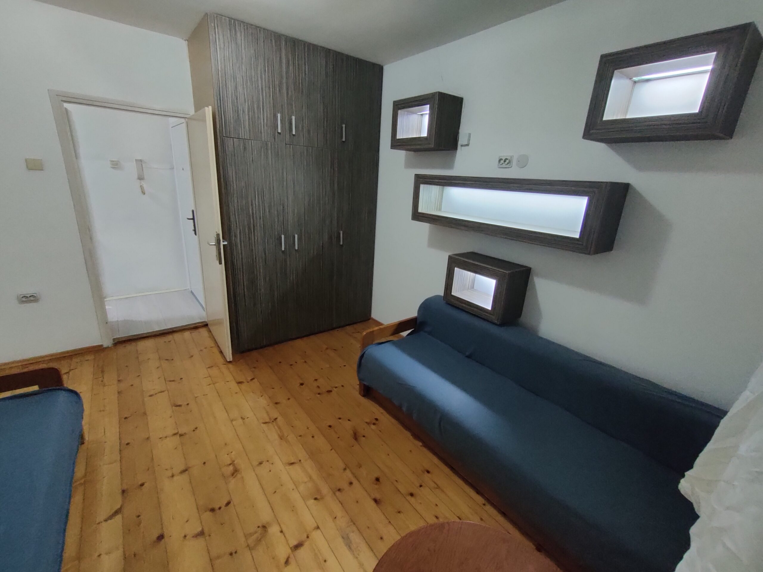 Izdajem stan u centru grada u blizini ulice Kralja Petra I