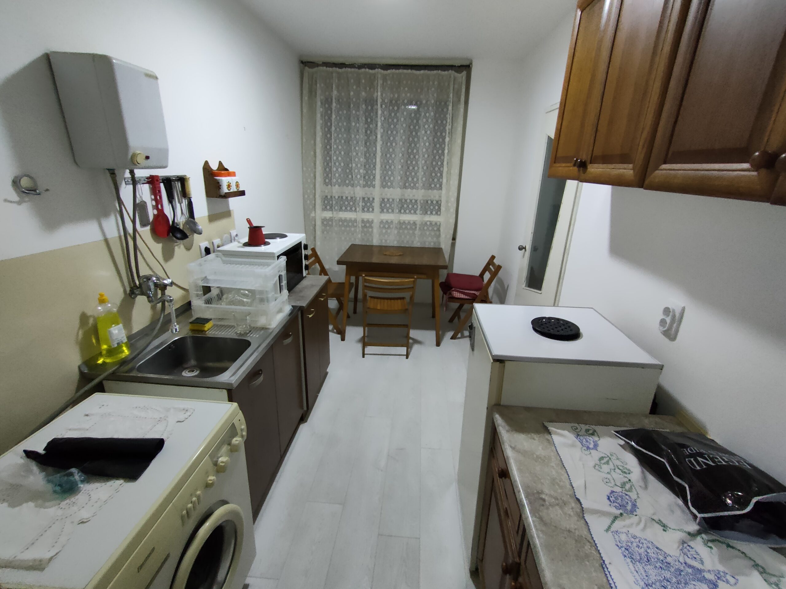 Dvosoban stan u samom centru grada u mirnoj ulici punoj zelenila na 20 metara od Kralja Petra I