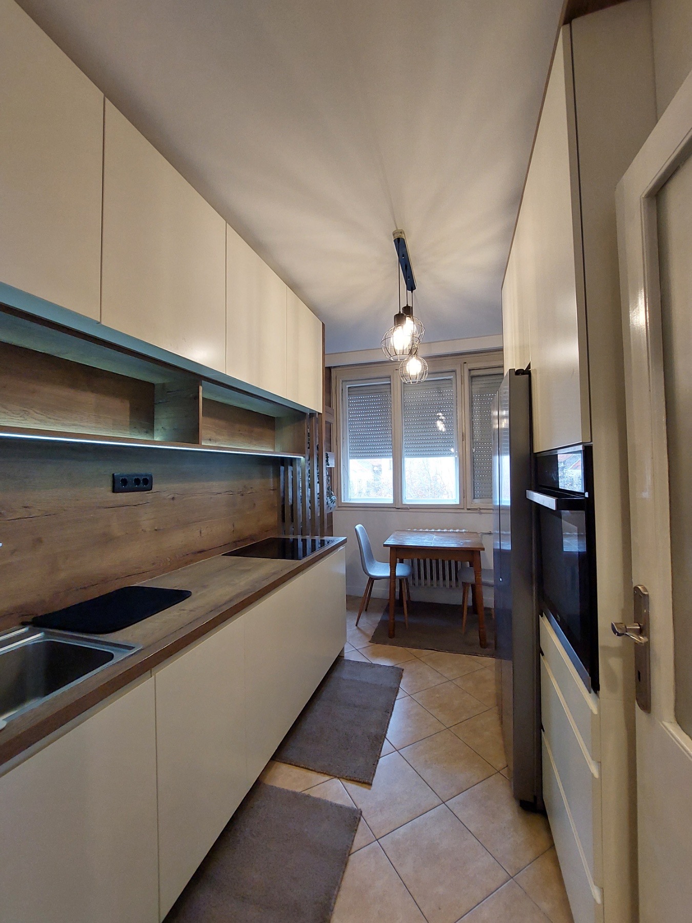 IZDAJEM dvosoban namesten stan u centru grada