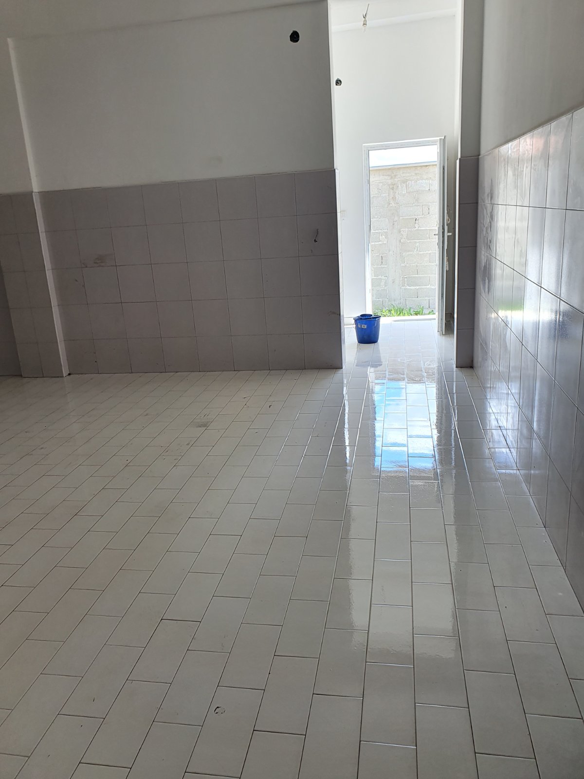 Izdajem poslovni prostor Smederevo-Vodanj