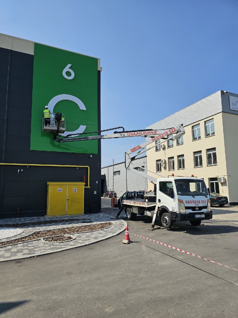 Iznajmljivanje kamiona sa korpom