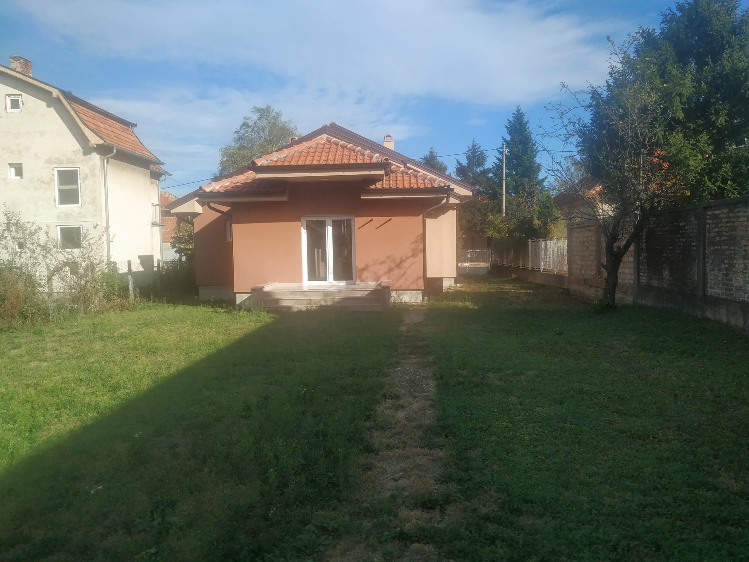 Kuća u centru Smedereva, 100m2 (iznad Lovačkog doma, naselje Petra Maksimovića)