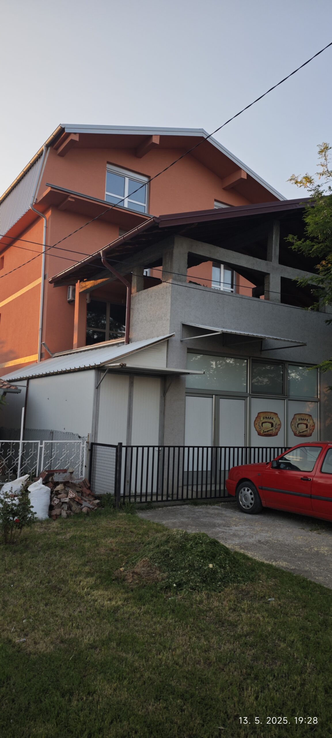 Kuća sa lokalom 900m2