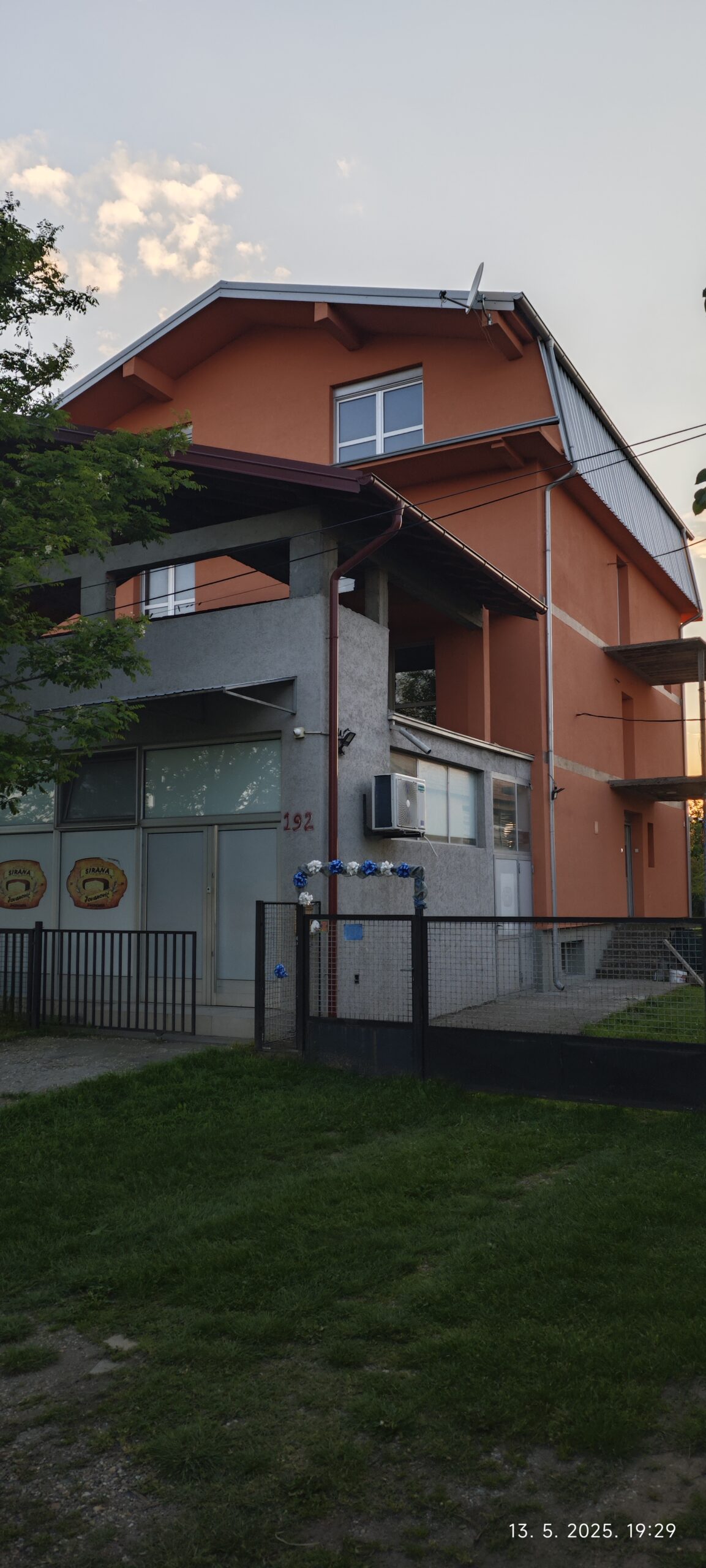 Kuća sa lokalom 900m2