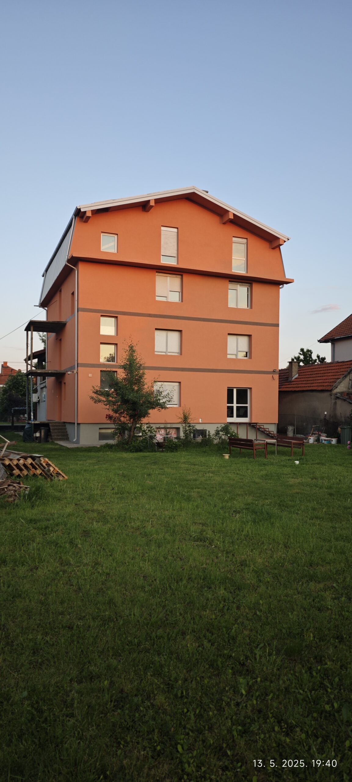 Kuća sa lokalom 900m2