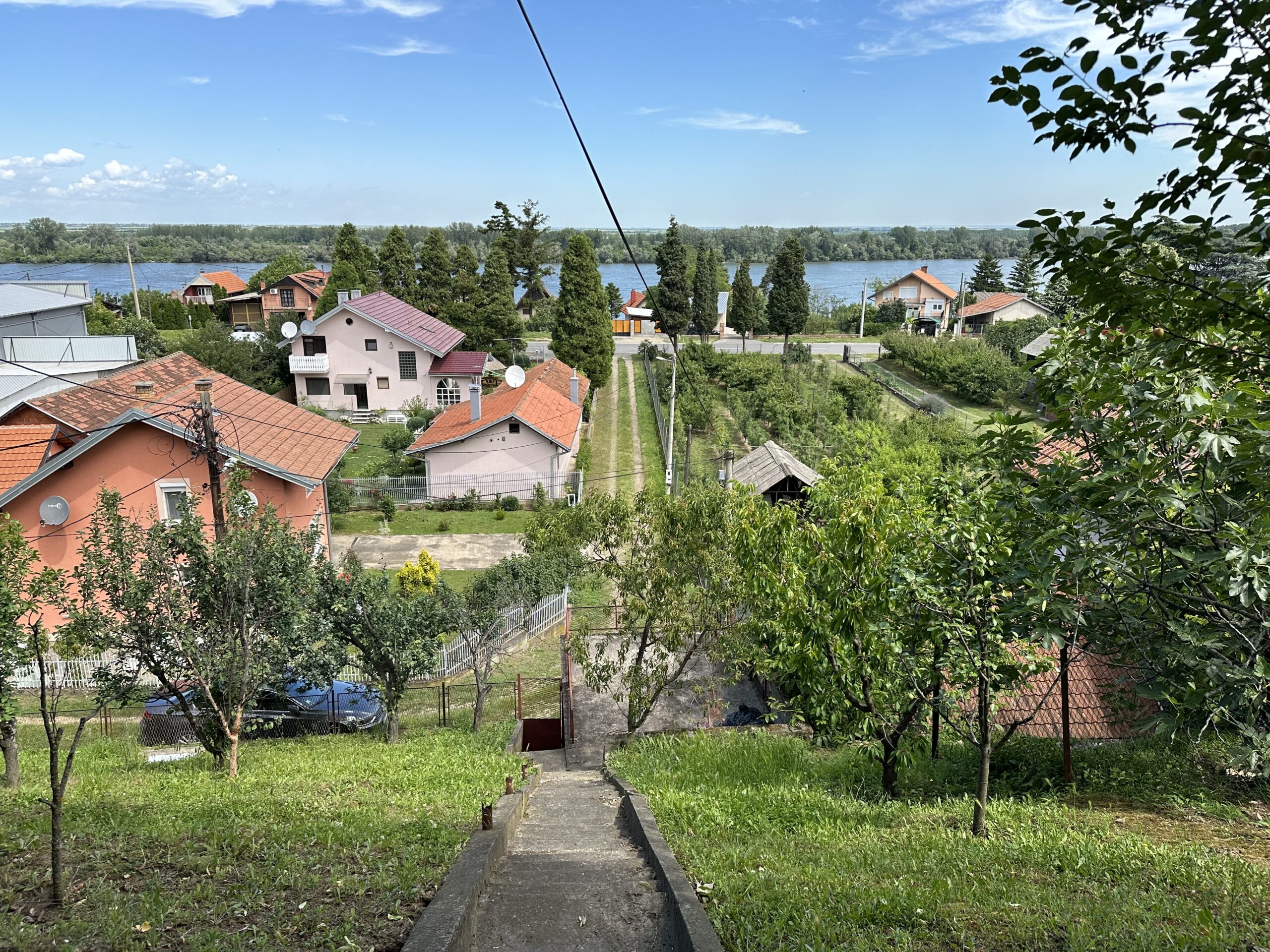 Vikendica sa pogledom na Dunav, legalizovana, 62m² + 9m² + 15m² + plac 8.2 ari