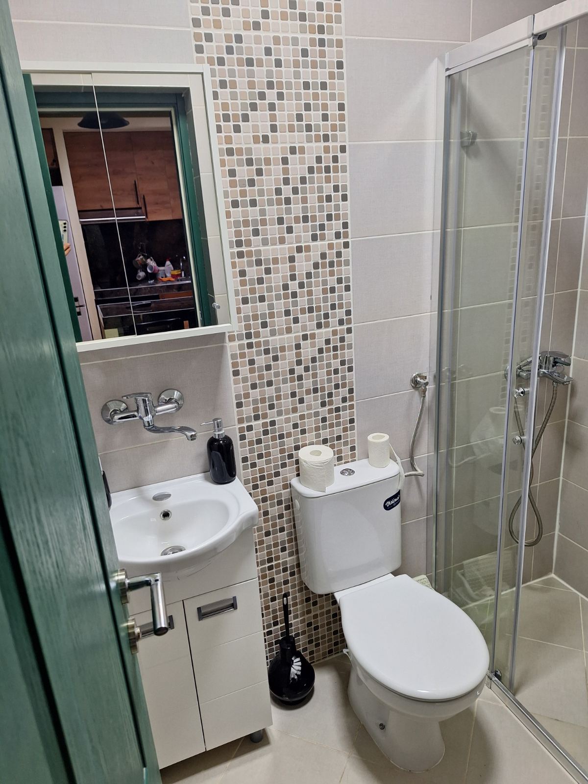 Zemun, izdajem jednokrevetne i dvokrevetne sobe