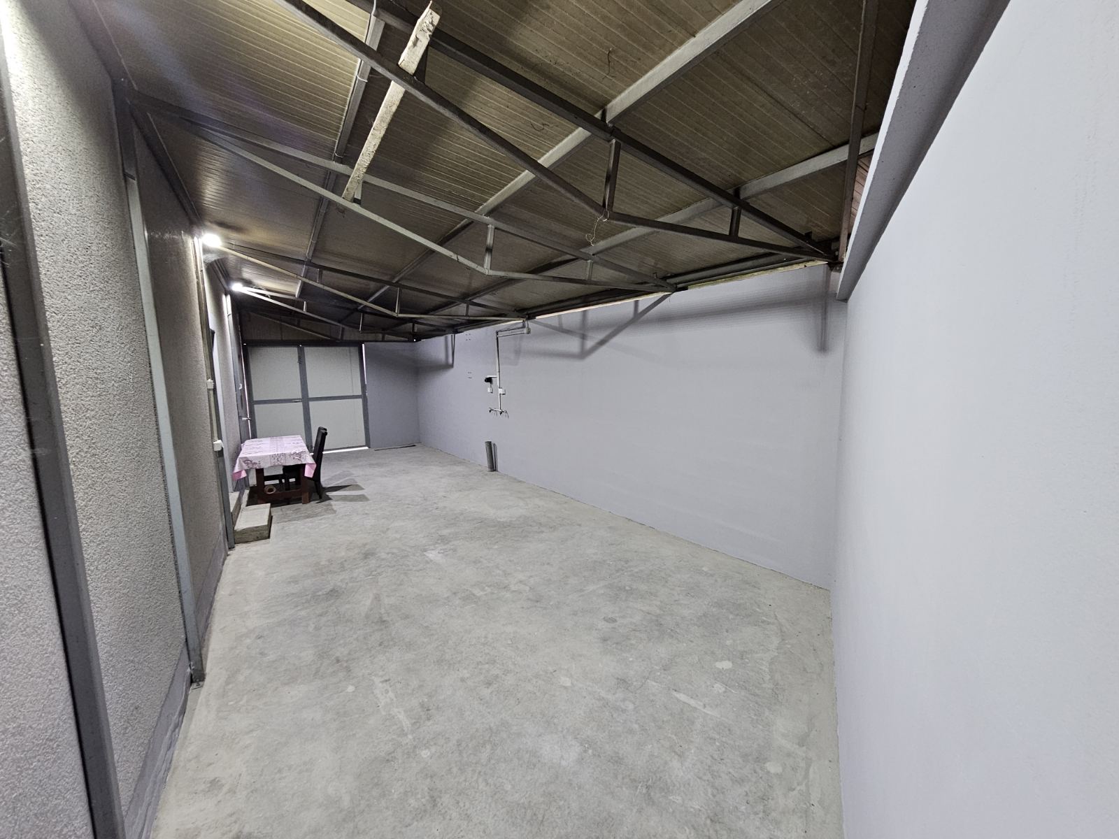 Izdajem ili prodajem poslovni prostor Smederevo-Vodanj