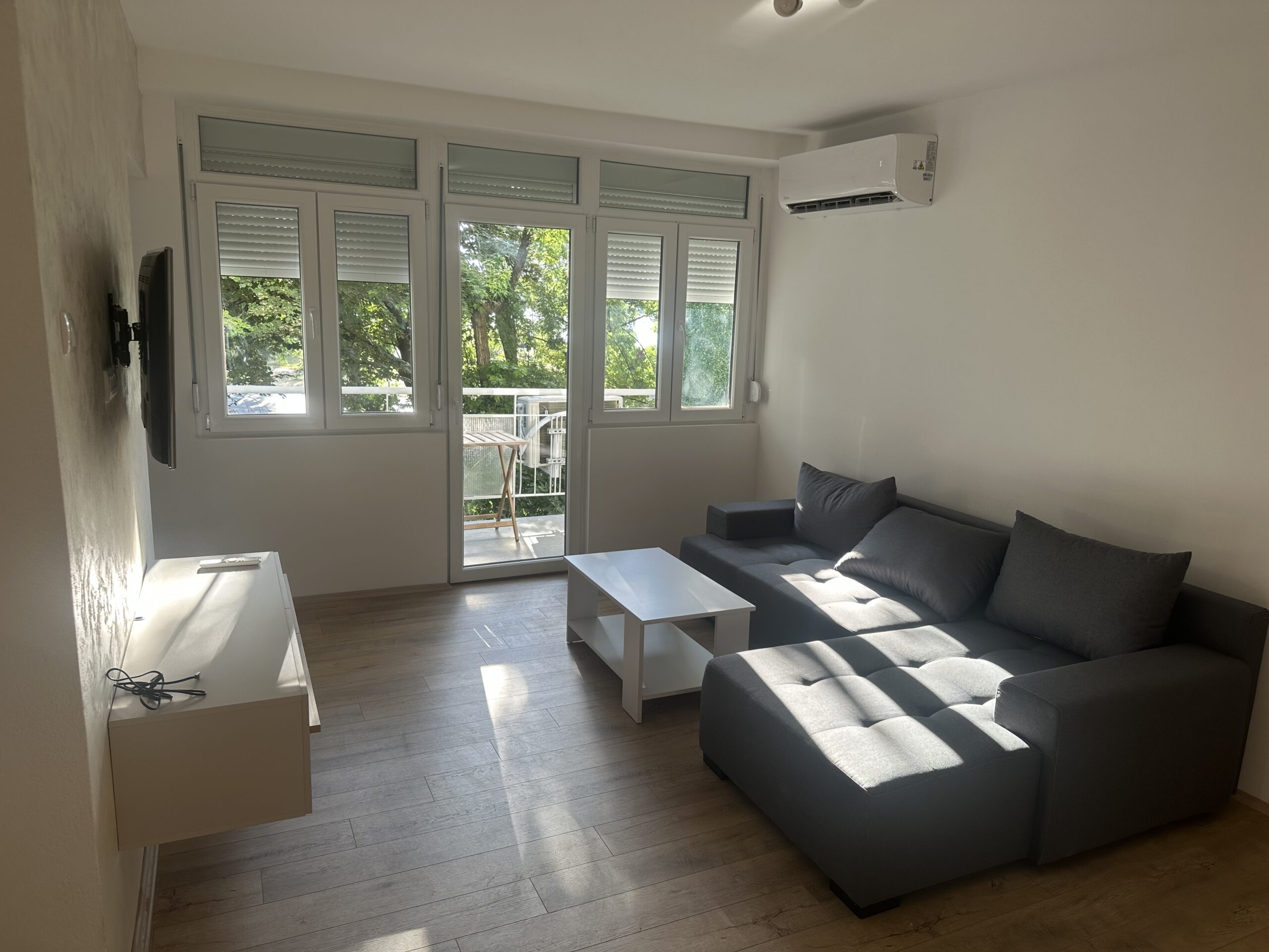 Izdajem stan u centru Smedereva