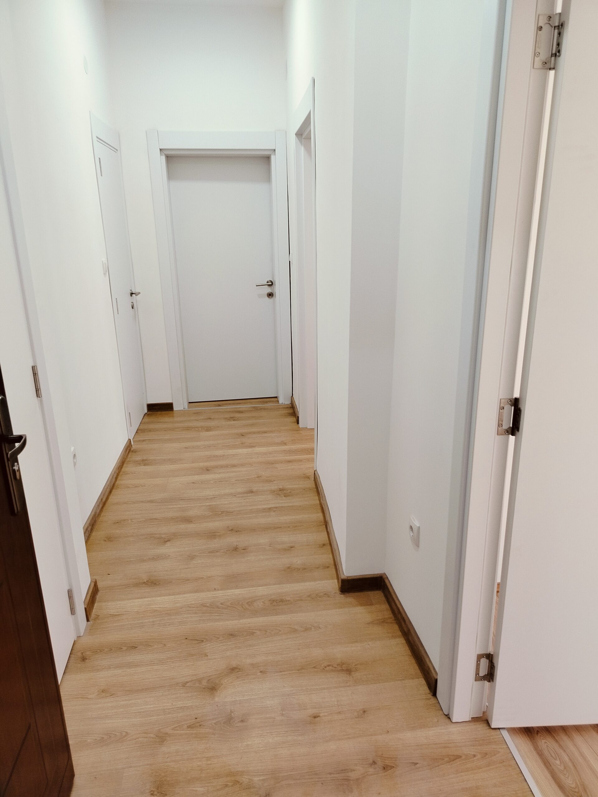 Stan za iznajmljivanje.agenciji.aevokatima, frizerimai dr.