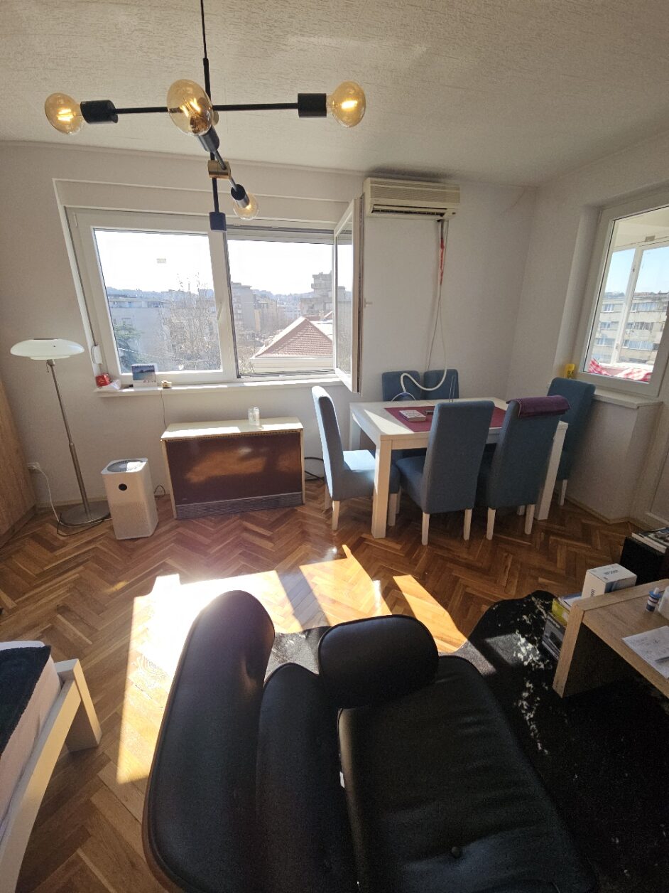 Renoviran jednosoban/penthouse stan u strogom centru Smedereva.