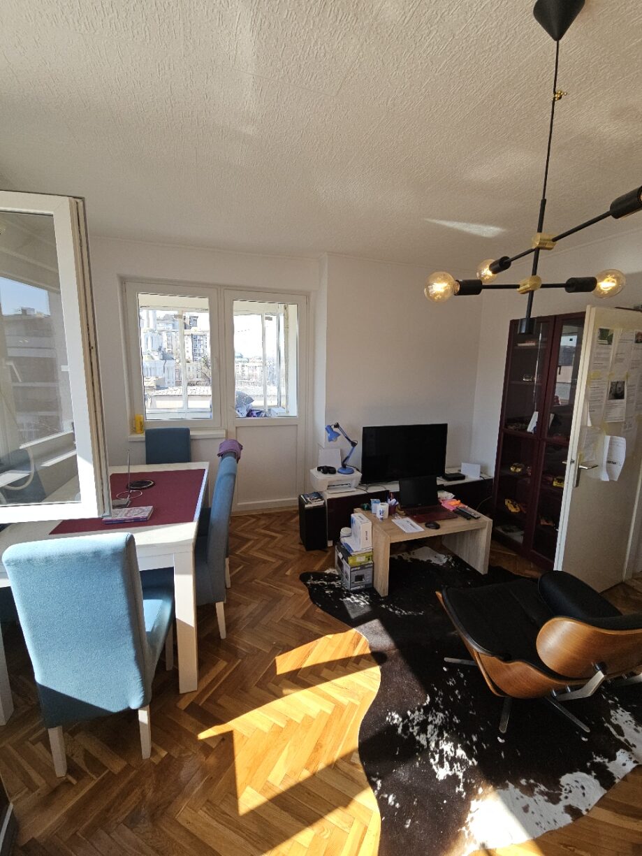 Renoviran jednosoban/penthouse stan u strogom centru Smedereva.