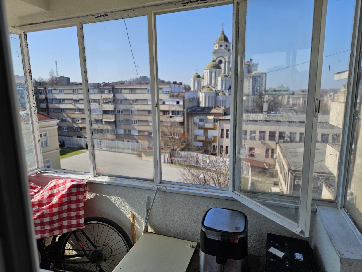 Renoviran jednosoban/penthouse stan u strogom centru Smedereva.