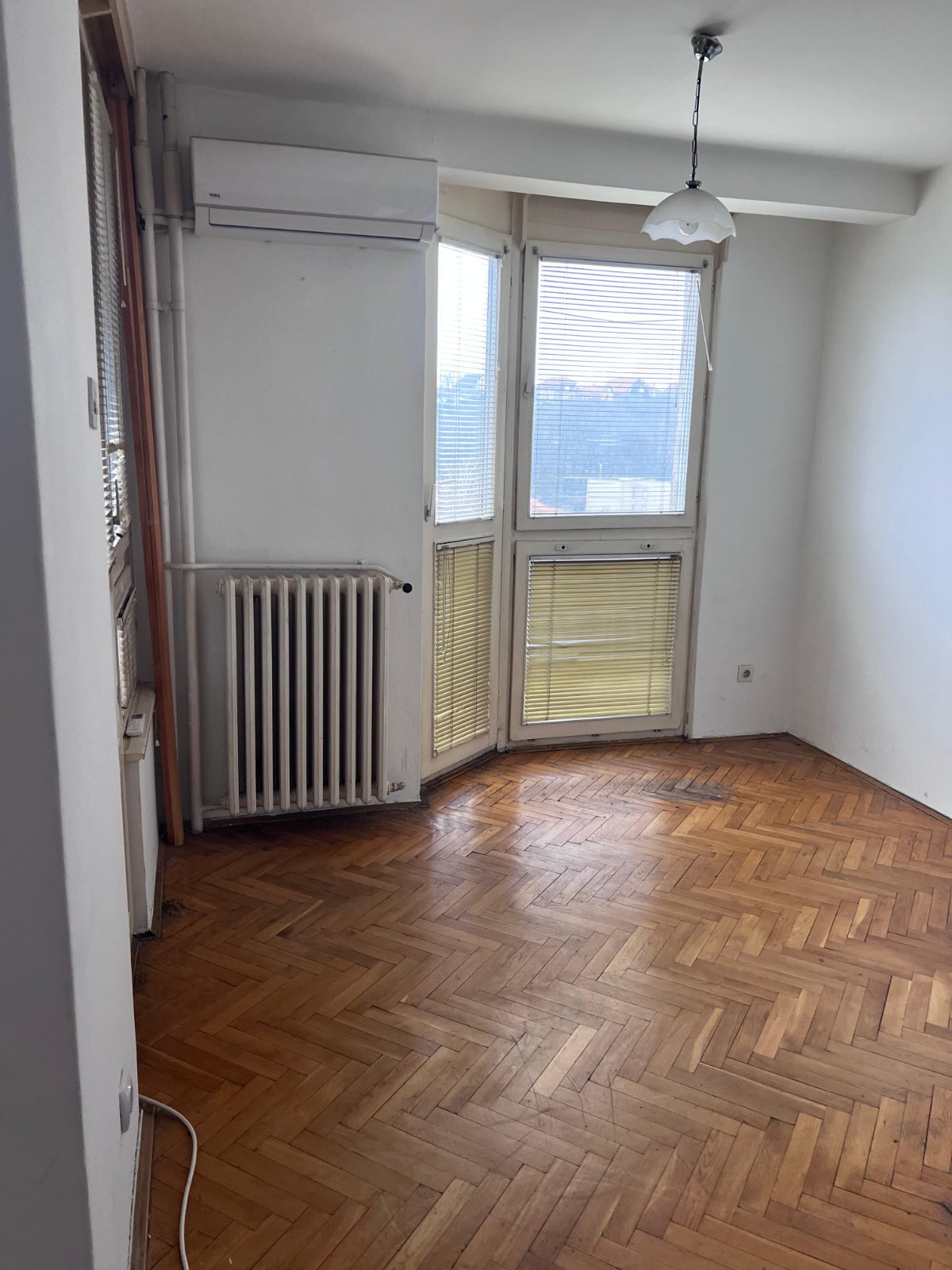 Trosoban stan u Karadjordjevoj 74m2