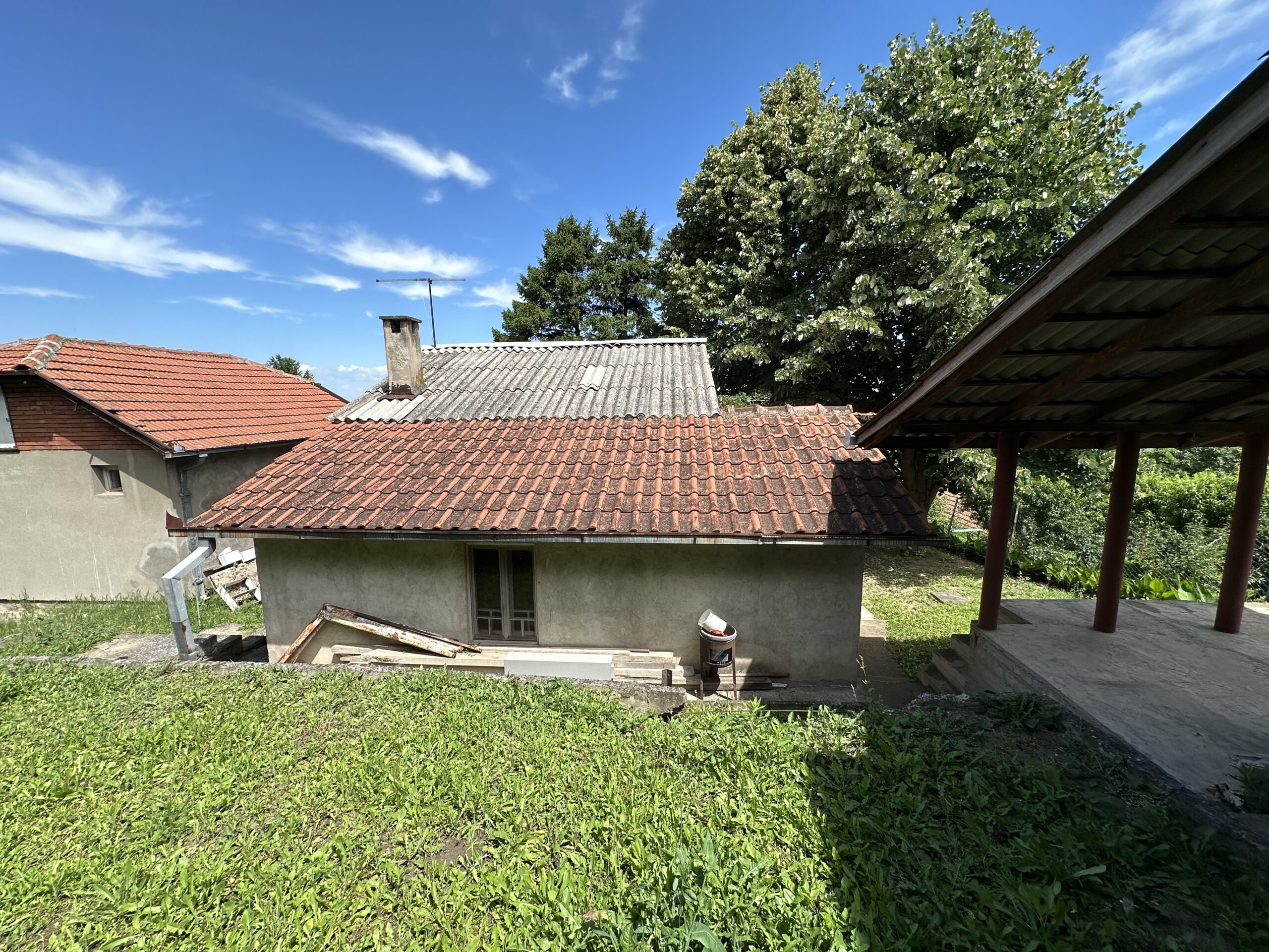 Vikendica sa pogledom na Dunav, legalizovana, 62m² + 9m² + 15m² + plac 8.2 ari