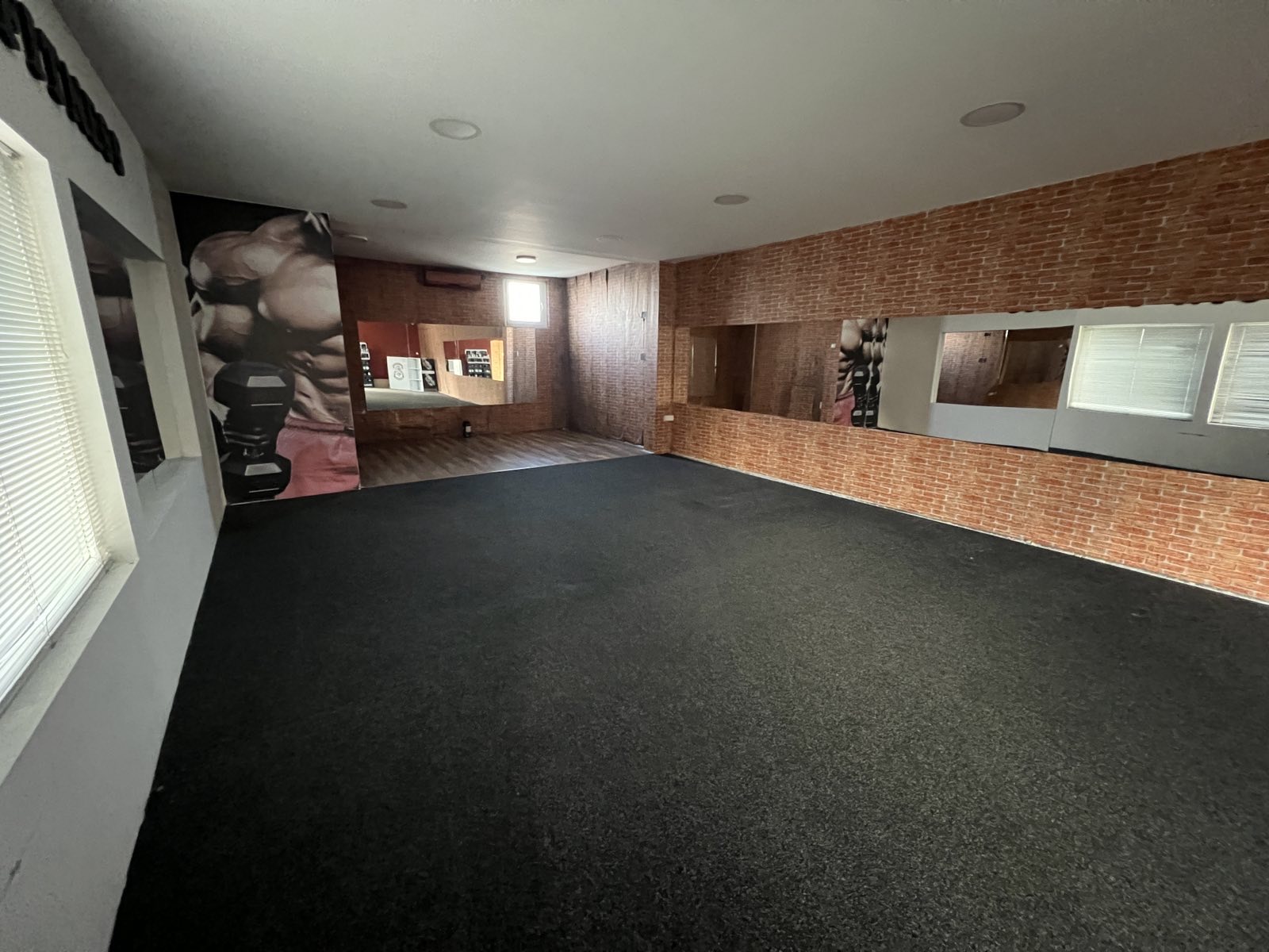 Poslovni prostor 100m², Carina – prometna ulica, renovirano