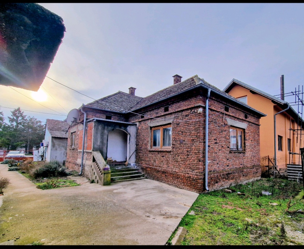 NA PRODAJU IMANJE SA GRAĐEVINSKIM ZEMLJIŠTEM – MALA KRSNA, SMEDEREVO