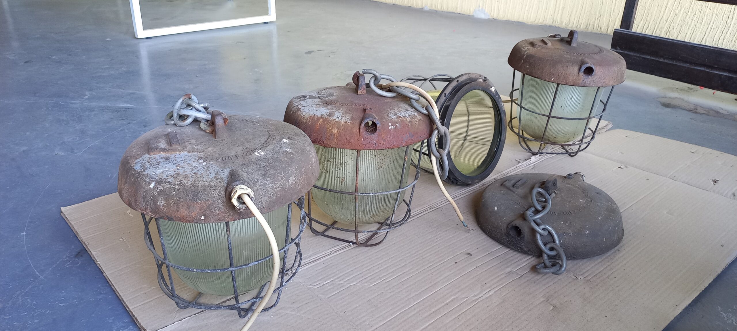 4 vintage industrijske lampe marke Polam Wilkasy
