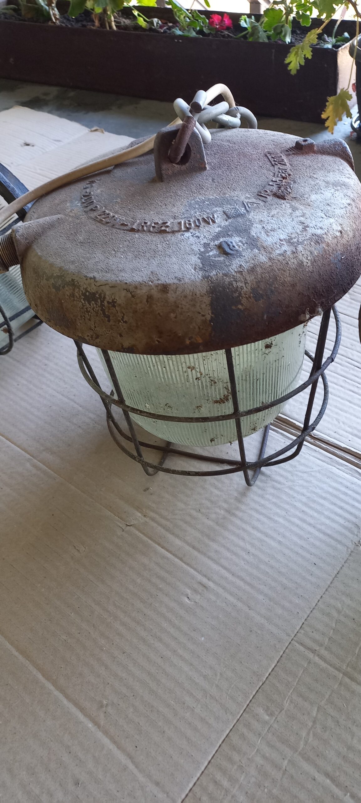4 vintage industrijske lampe marke Polam Wilkasy
