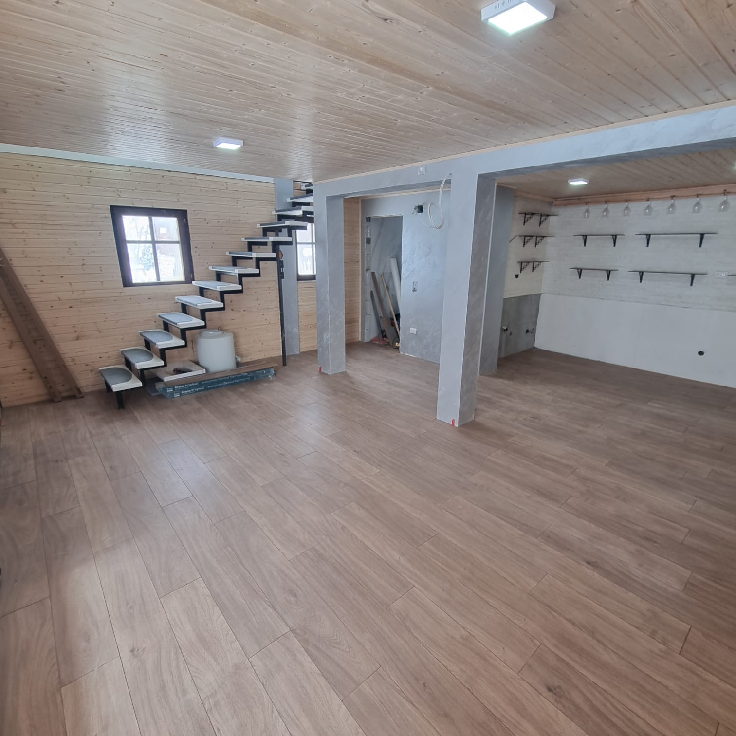 Zlatibor, drvena kuca sa bazenom na prodaju 96 m2 na placu od 5,5 ari