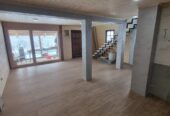 Zlatibor, drvena kuca sa bazenom na prodaju 96 m2 na placu od 5,5 ari