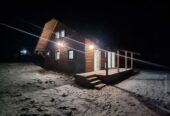 Zlatibor, drvena kuca sa bazenom na prodaju 96 m2 na placu od 5,5 ari