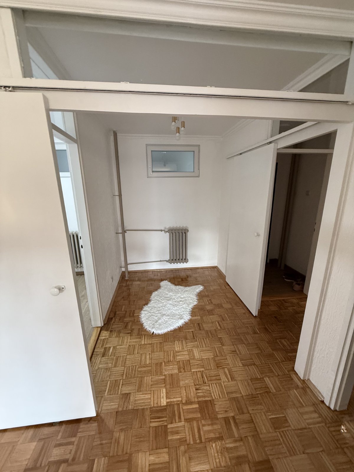 Izdajem stan u centru Smedereva, NEnamešten – dvosoban – 48 kvadrata – tek renoviran